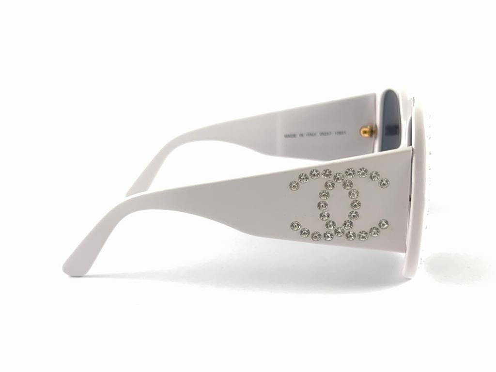 Women's or Men's Vintage Chanel 05257 10601 White Strass S/S 1994 Sunglasses Made In France For Sale