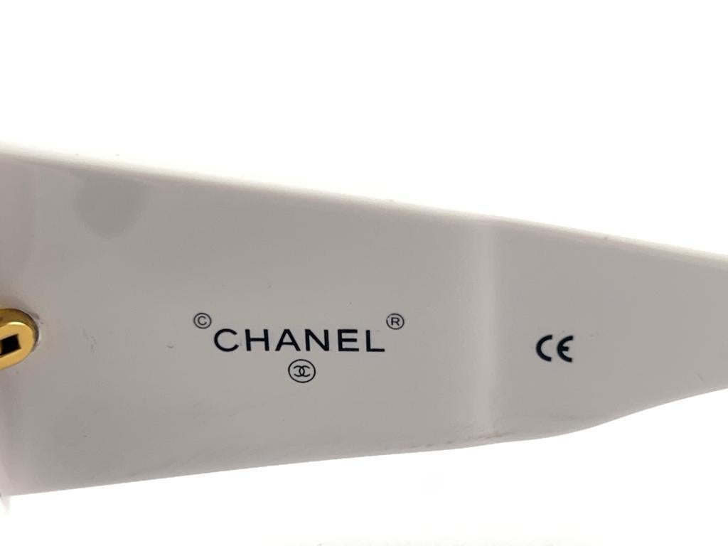 Vintage Chanel 05257 10601 White Strass S/S 1994 Sunglasses Made In France For Sale 1
