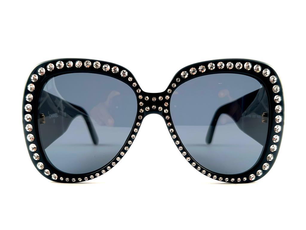 Women's or Men's Vintage Chanel 05257 94305 Black Strass S/S 1994 Sunglasses Made In France