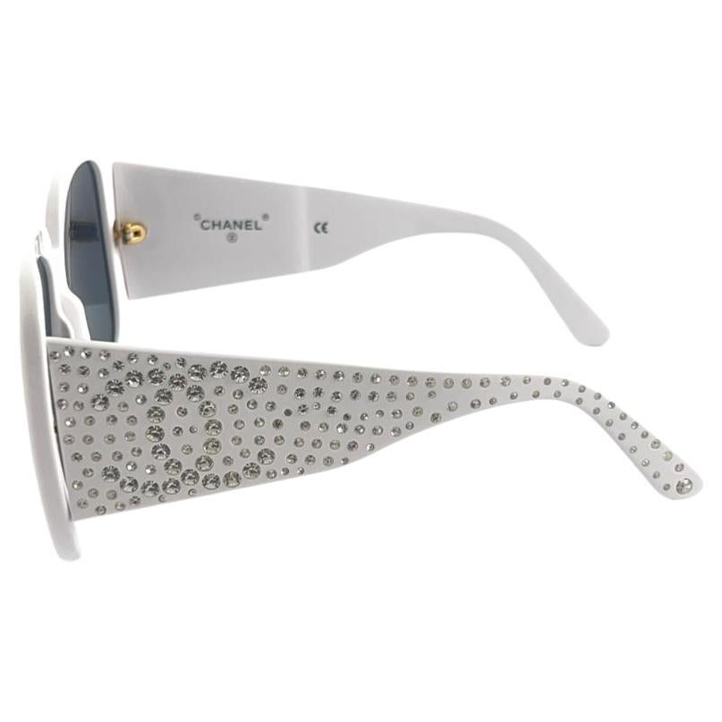 
From the Spring / Summer of 1994 Chanel White SAMPLE piece with strass all over the temples accents frame.

New never Worn. This piece may show minor sign of wear due to storage.

This pair of Chanel sunglasses is an absolute showstopper.


Made in