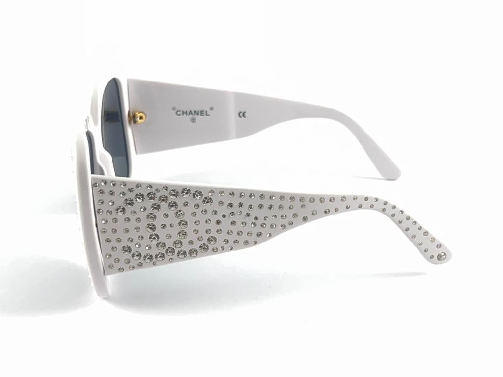 Vintage Chanel 05257 SAMPLE White Strass S/S 1994 Sunglasses Made In France In Excellent Condition In Baleares, Baleares