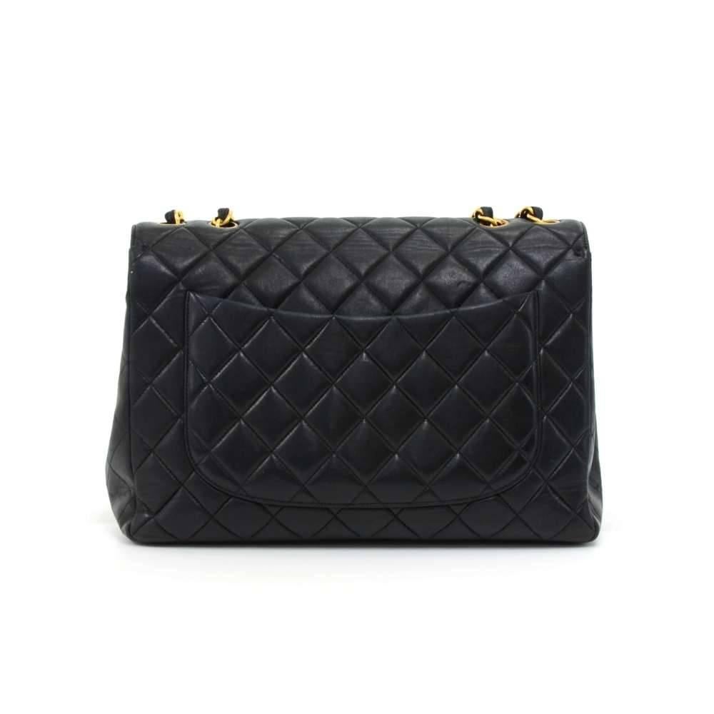 Vintage Chanel Jumbo in black quilted leather. It has flap top with large CC twist lock on the front. Outside on the back has 1 open slip pocket. Inside has black leather lining and 2 pockets: 1 zipper and 1 open. Comfortably carried on the shoulder