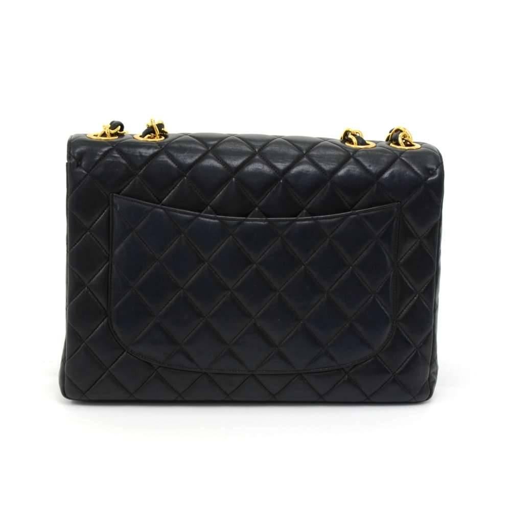 Vintage Chanel Jumbo in black quilted leather. It has flap top with large CC twist lock on the front. Outside on the back has 1 open side pocket. Inside has black leather lining and 2 pockets: 1 zipper and 1 open. Comfortably carried on shoulder