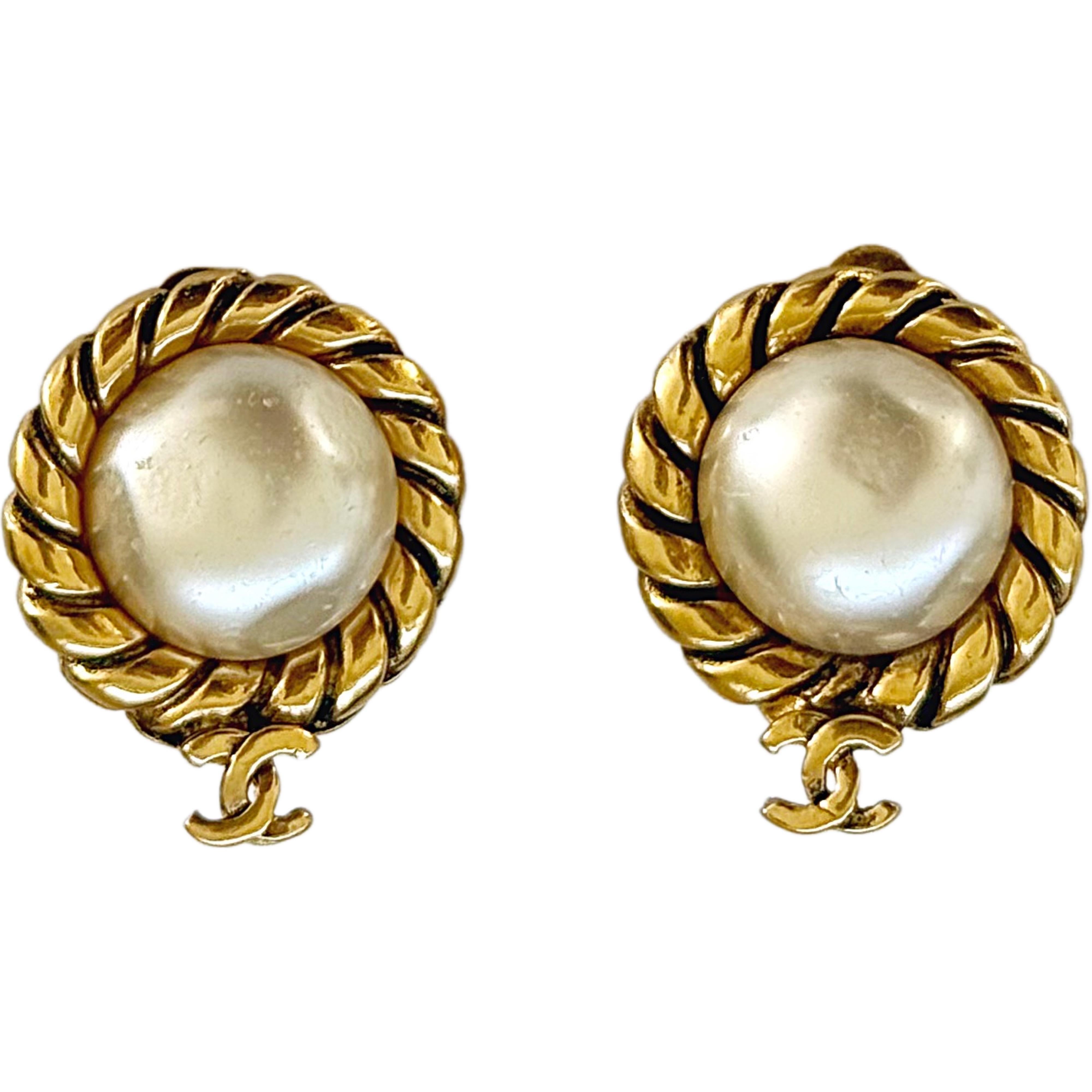 Women's Vintage Chanel 1980s Gold Pearl Logo Clip On 80s Earrings, 1983 For Sale