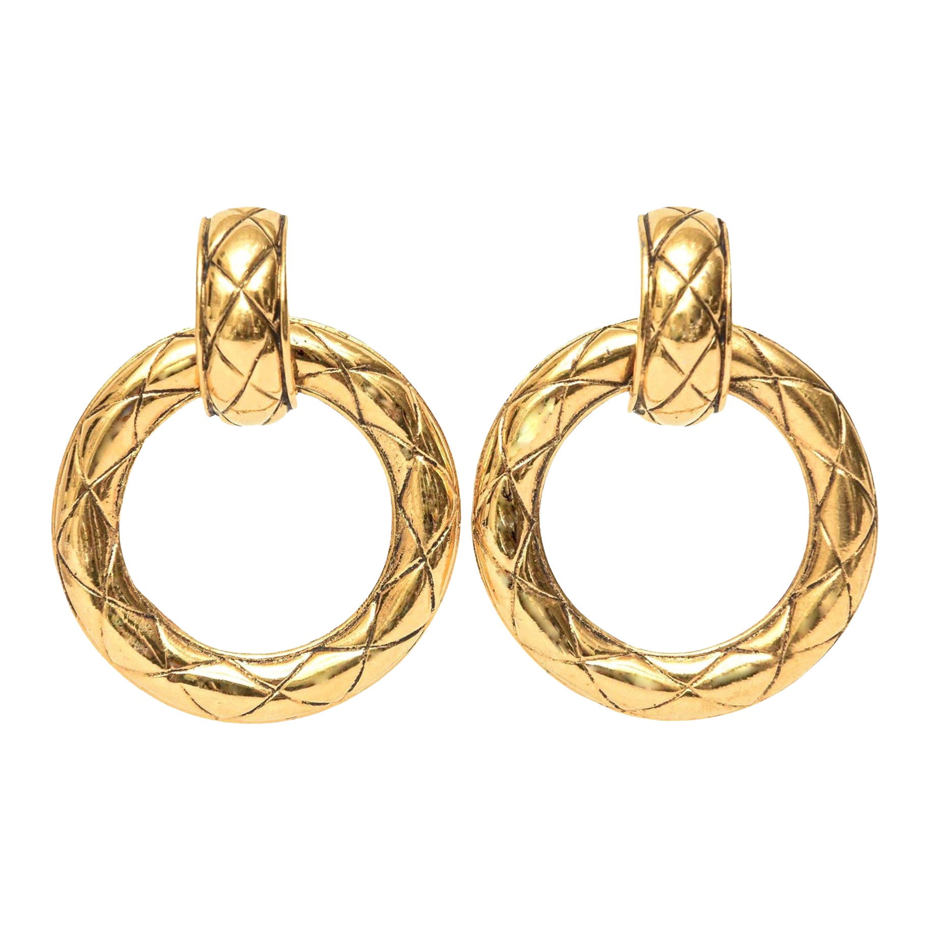 Vintage Chanel 1980er Jahre gesteppt vergoldet Türklopfer Hoop Clip auf Ohrringe
