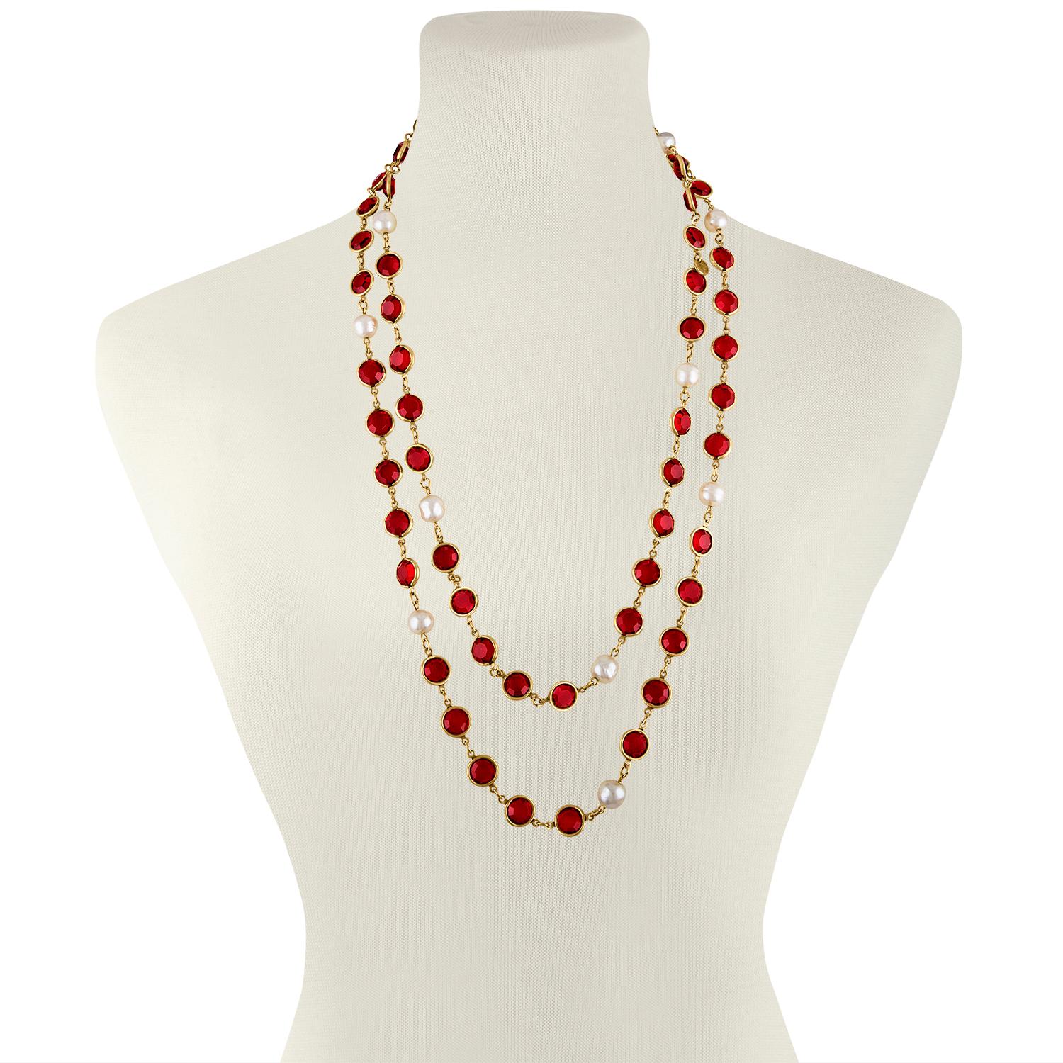 Round Cut Vintage CHANEL 1981 Faux Pearl & Red Gripoix Long Necklace For Sale