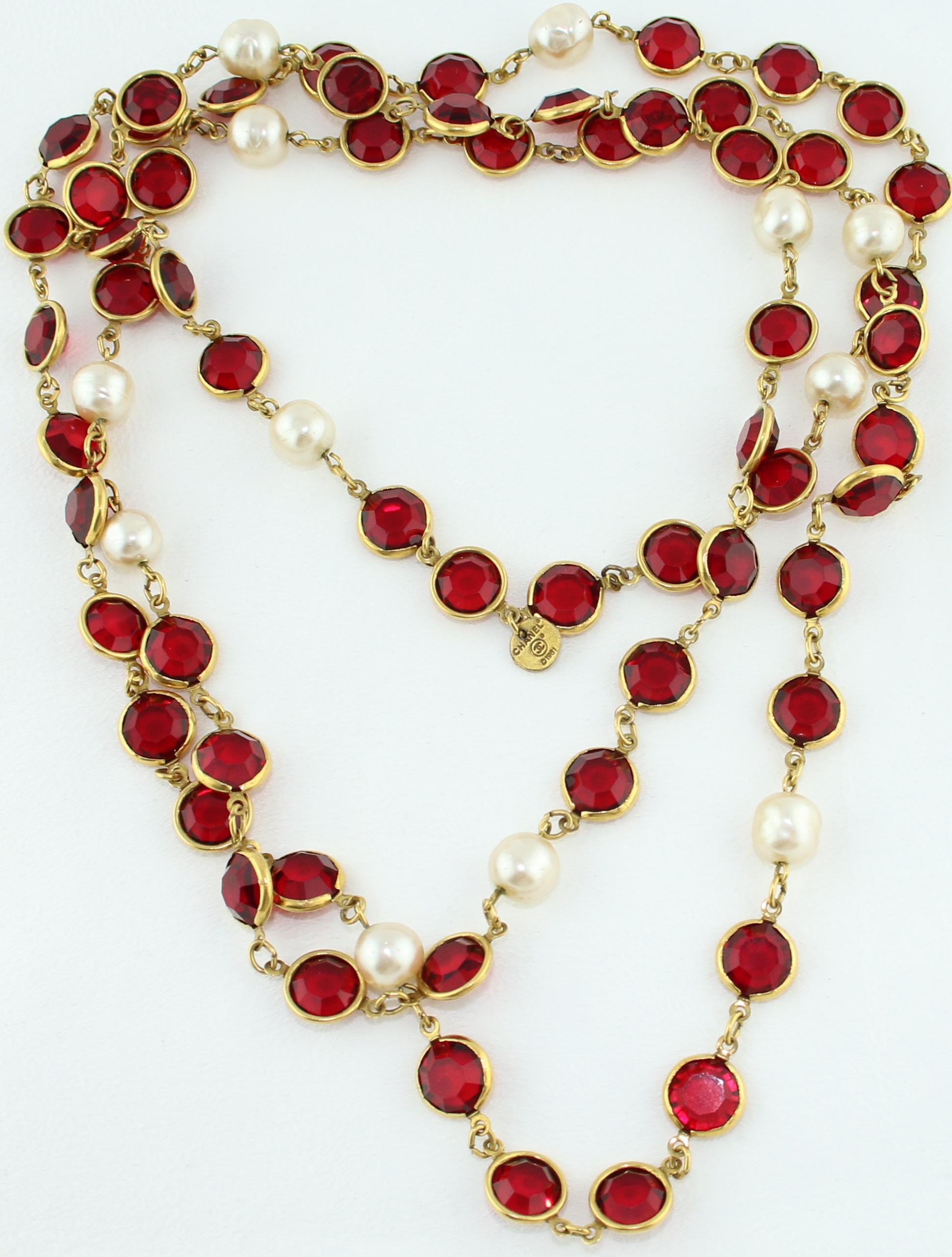 Vintage CHANEL 1981 Faux Pearl & Red Gripoix Long Necklace For Sale 1