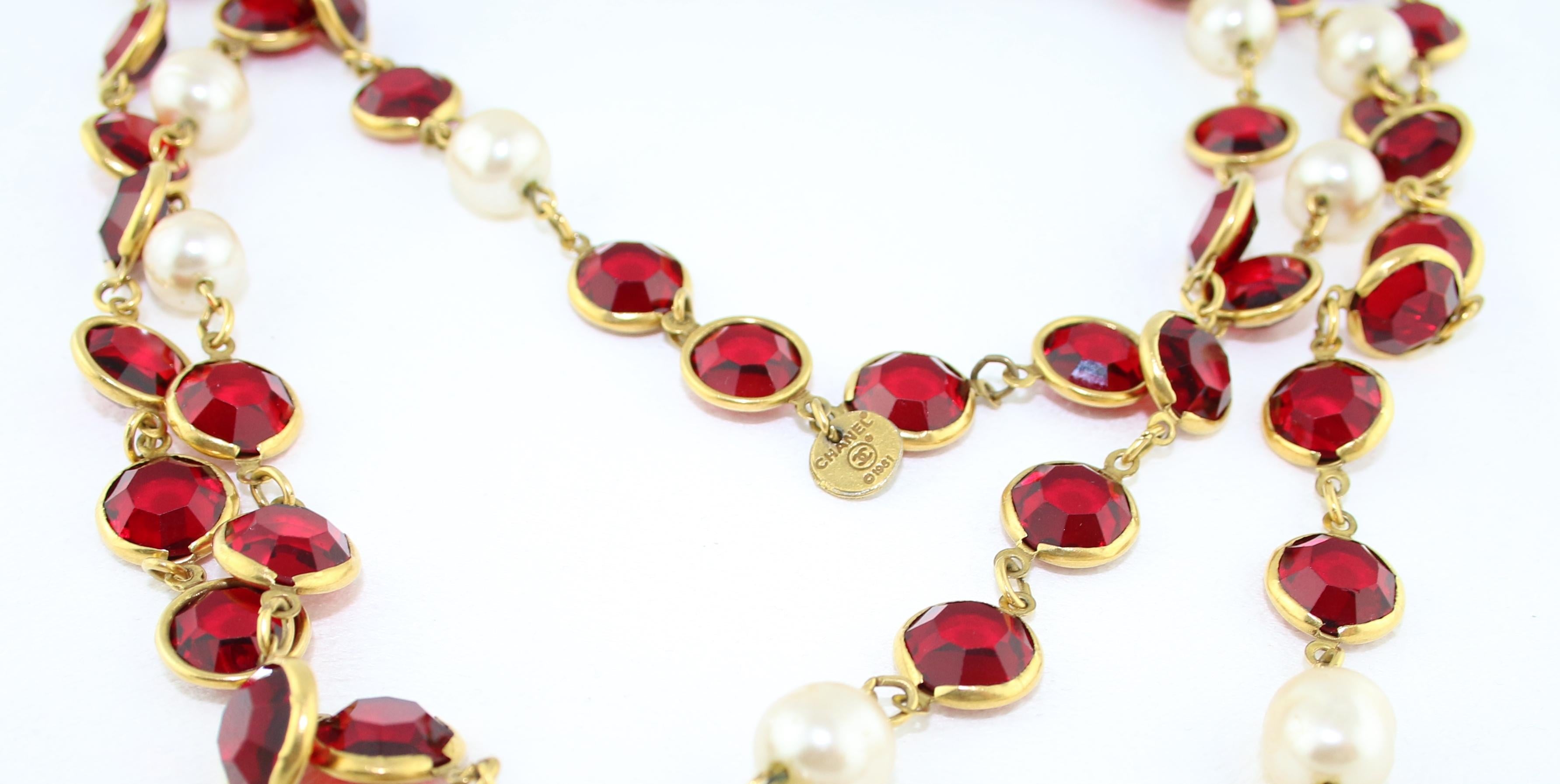 Vintage CHANEL 1981 Faux Pearl & Red Gripoix Long Necklace For Sale 2