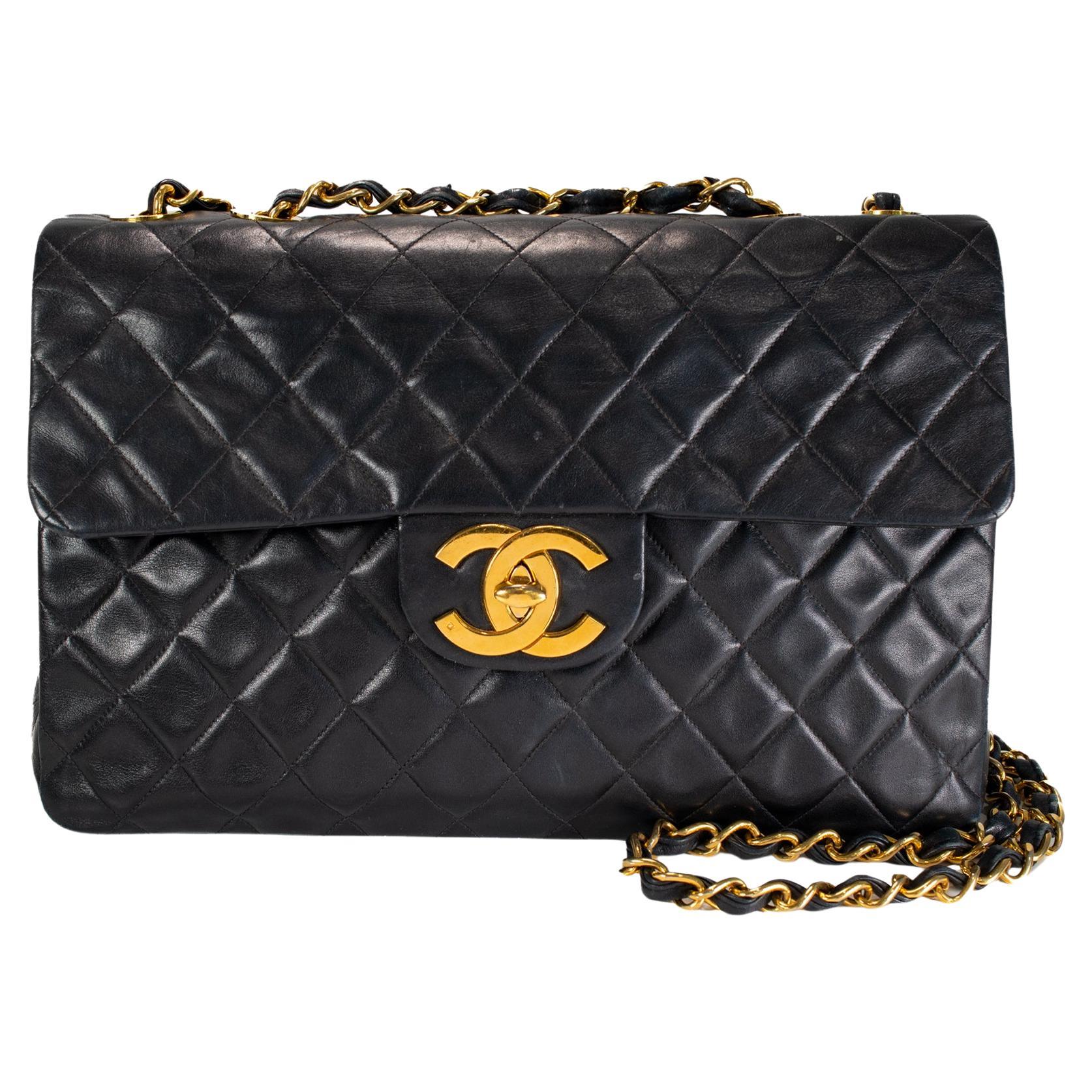Vintage Chanel 1990 Cuir d
agneau noir matelassé XL Jumbo Flap Bag