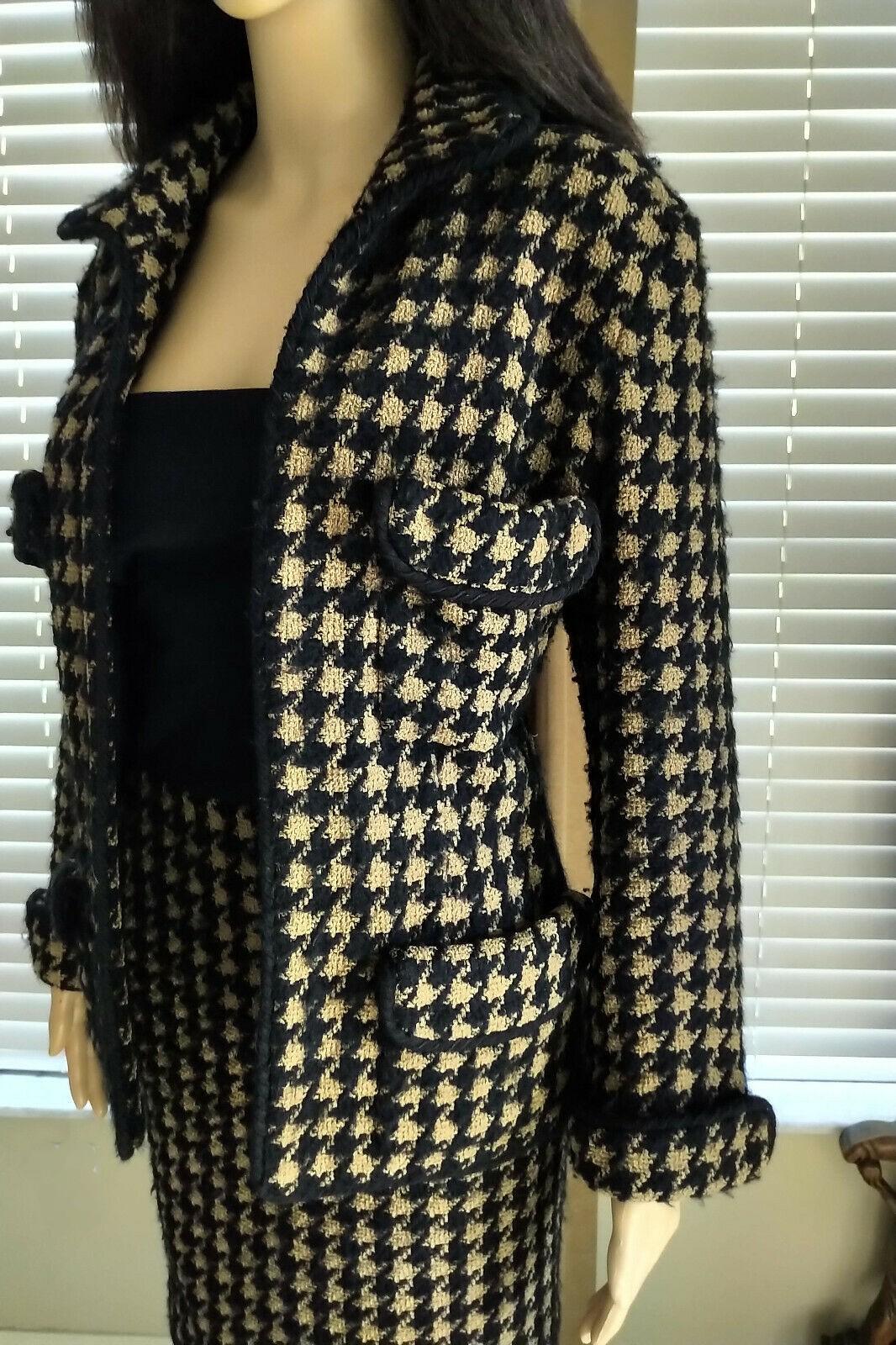 Vintage Chanel 1990's Black & Tan Fantasy Tweed Jacket Skirt Suit FR 40/ US 8 For Sale 7