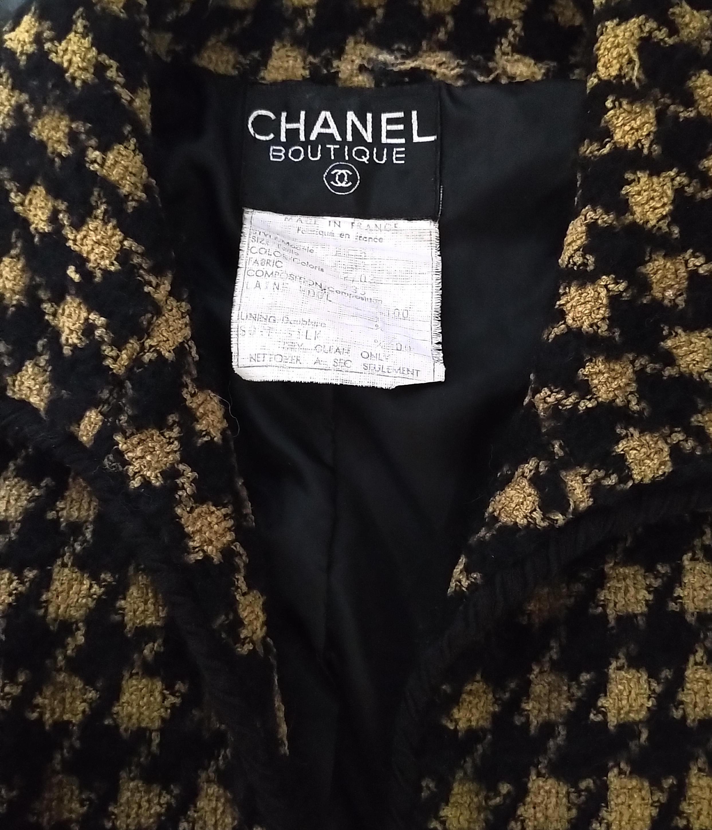 Vintage Chanel 1990's Black & Tan Fantasy Tweed Jacket Skirt Suit FR 40/ US 8 For Sale 9
