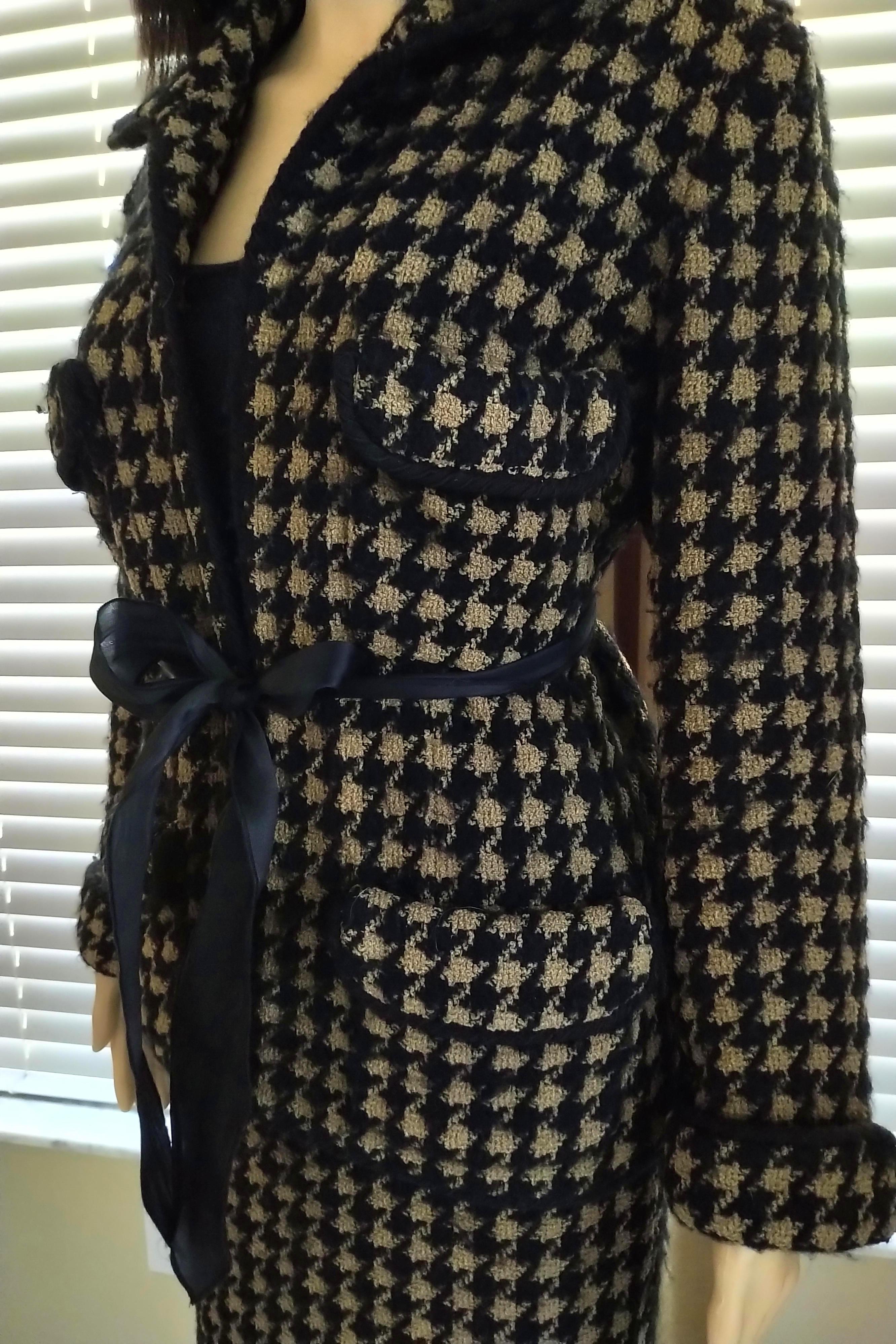 Vintage Chanel 1990's Black & Tan Fantasy Tweed Jacket Skirt Suit FR 40/ US 8 For Sale 8