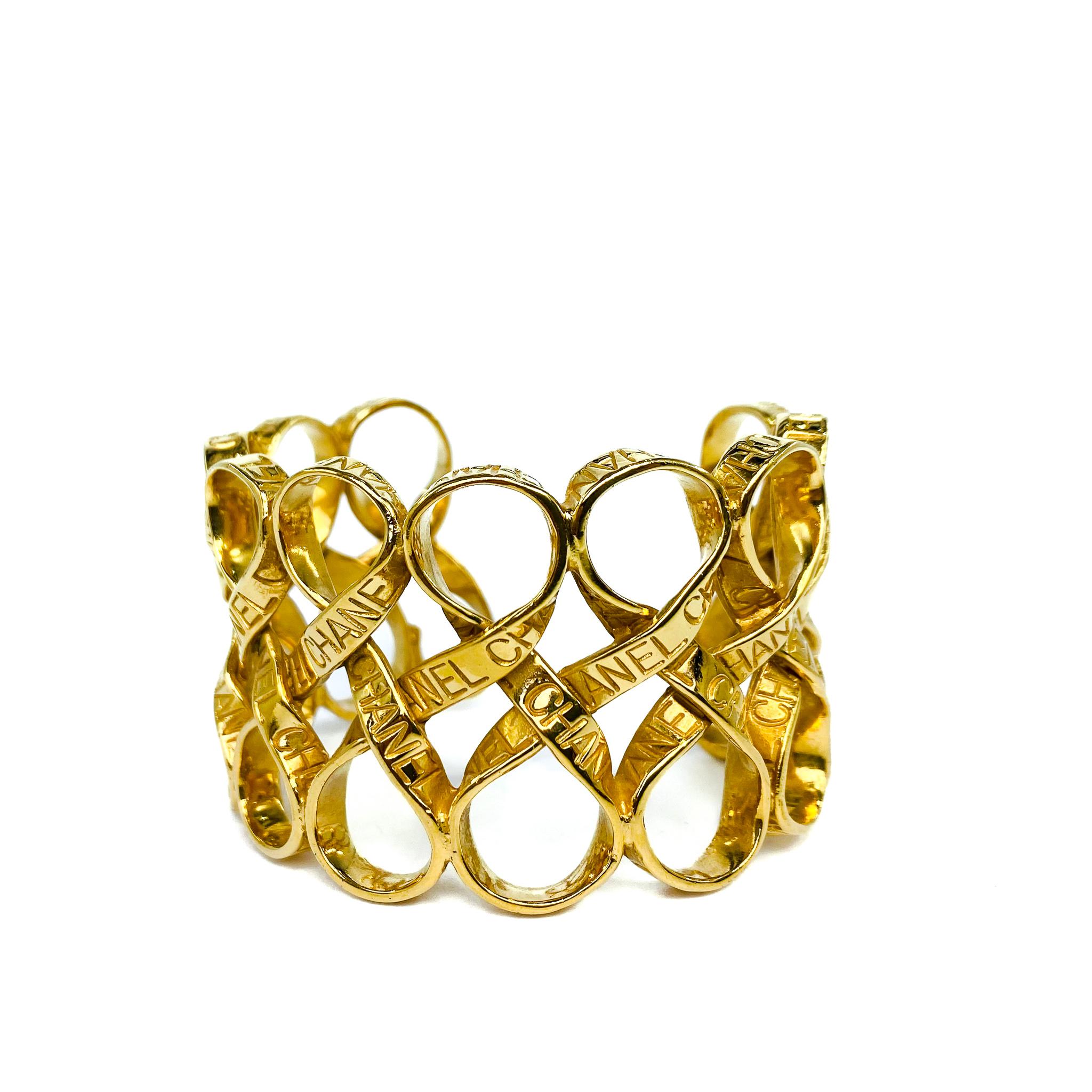 Vintage Chanel 1990s Cuff Bracelet - 1996 Spring Collection In Excellent Condition In London, GB