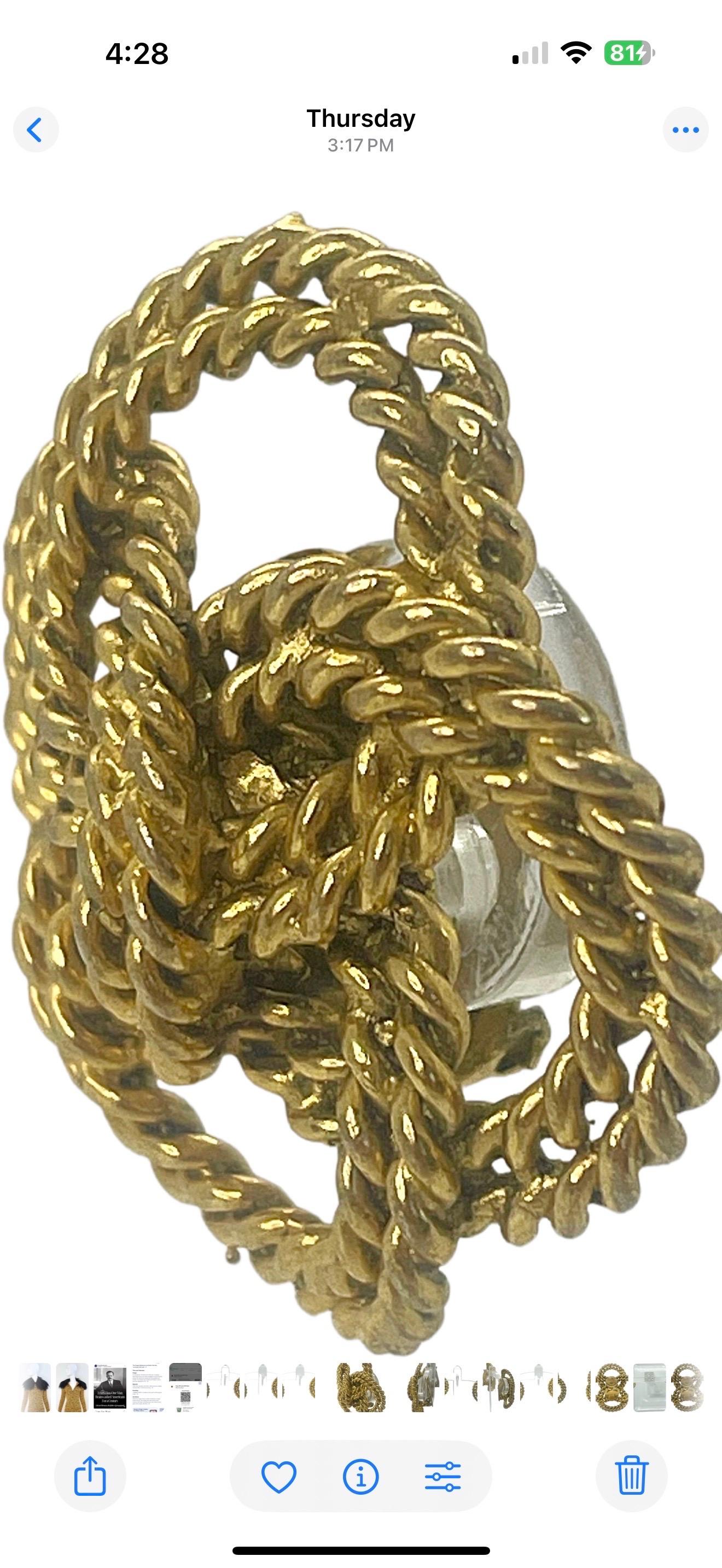 Pendientes vintage Chanel de oro de los 90 con nudo de cuerda trenzada, Made in France en Excelente estado para la venta en San Diego, CA