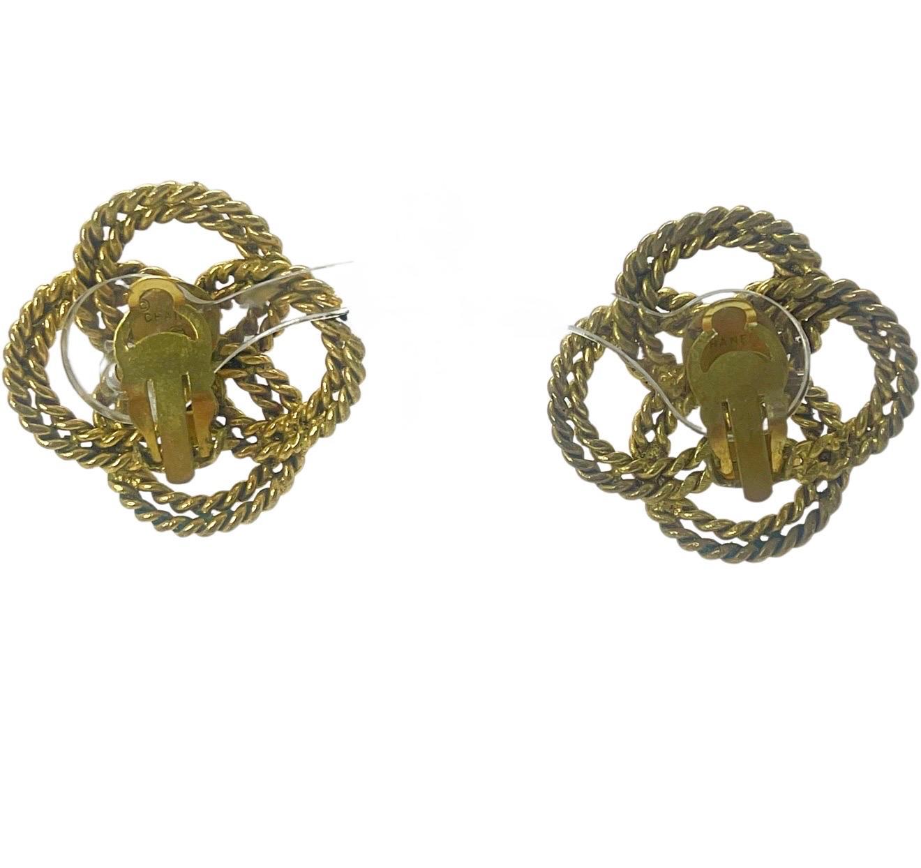 De las mujeres Pendientes vintage Chanel de oro de los 90 con nudo de cuerda trenzada, Made in France en venta