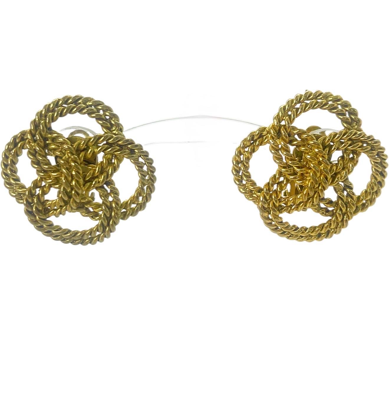 Pendientes vintage Chanel de oro de los 90 con nudo de cuerda trenzada, Made in France en venta 5