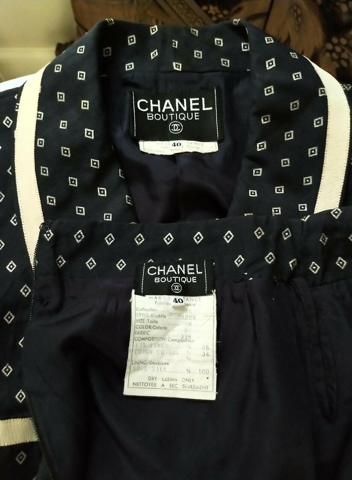 Vintage Chanel 1990's Navy & Ecru Diamond Jacket & Skirt Suit FR 40/ US 8  For Sale 2