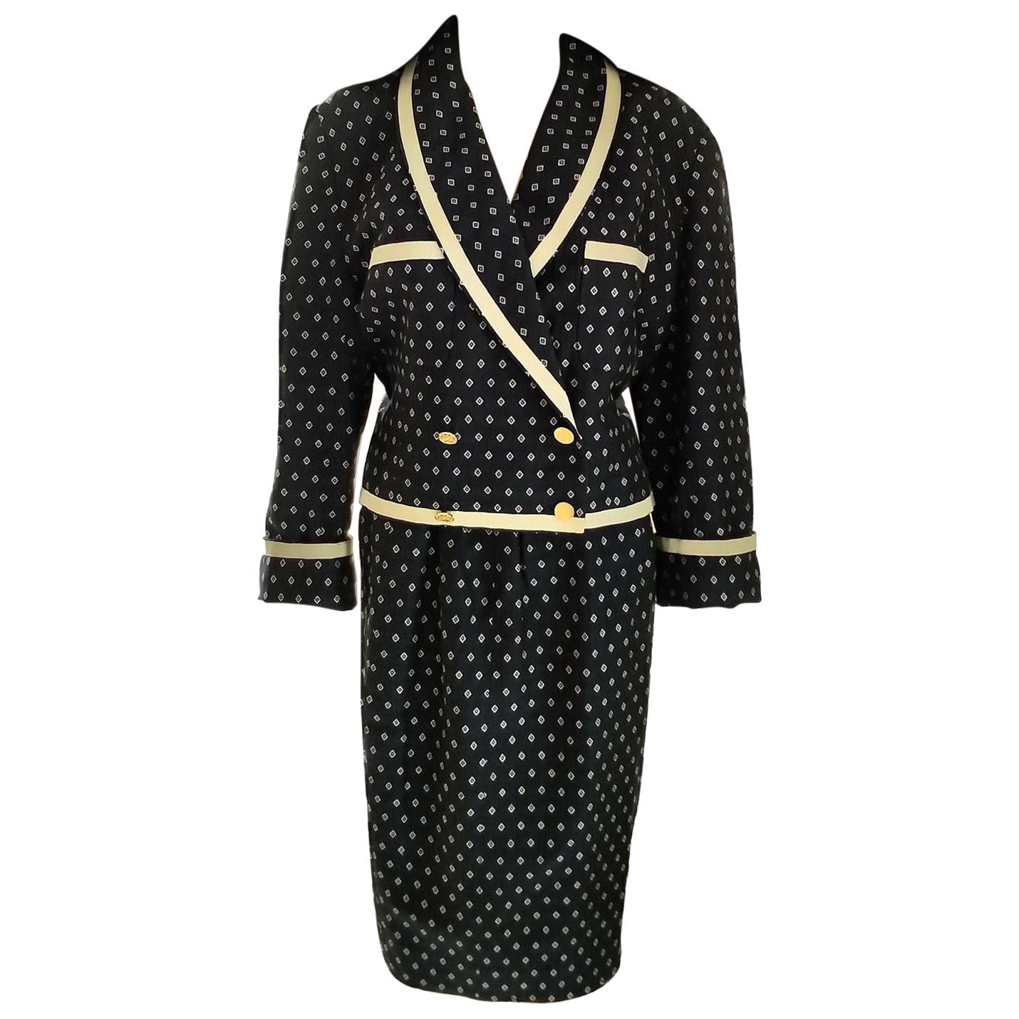 Vintage Chanel 1990's Navy & Ecru Diamond Jacket & Skirt Suit FR 40/ US 8  For Sale