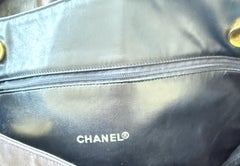 Vintage Chanel 1990er Jahre Navy Nylon Segeltuch & Leder 90er Jahre Tote mit Goldkette Riemen