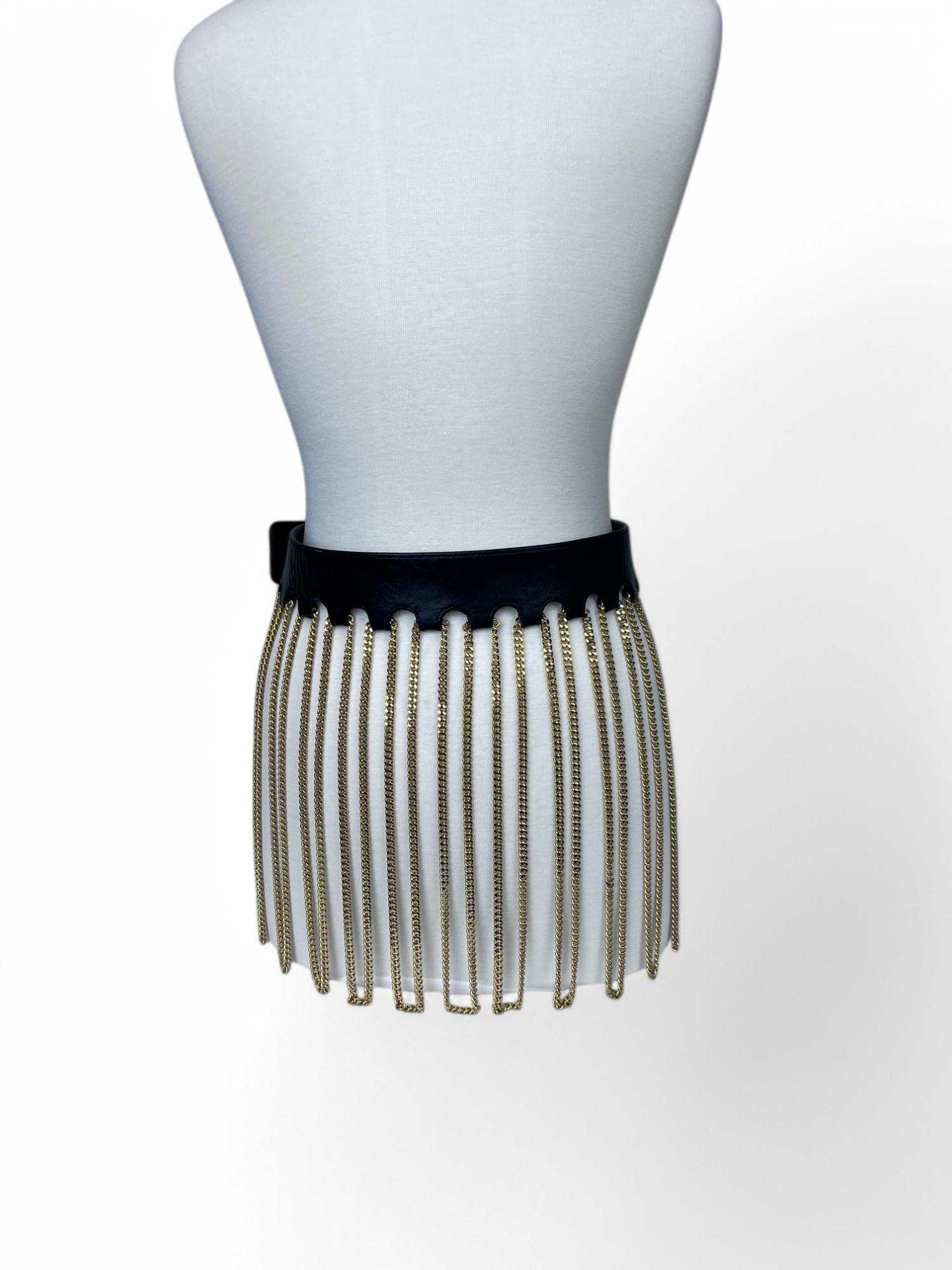 Vintage Chanel 1991 A/W Leather Multi Chain Drape Belt Fringe Skirt In Good Condition For Sale In West Hartford, CT