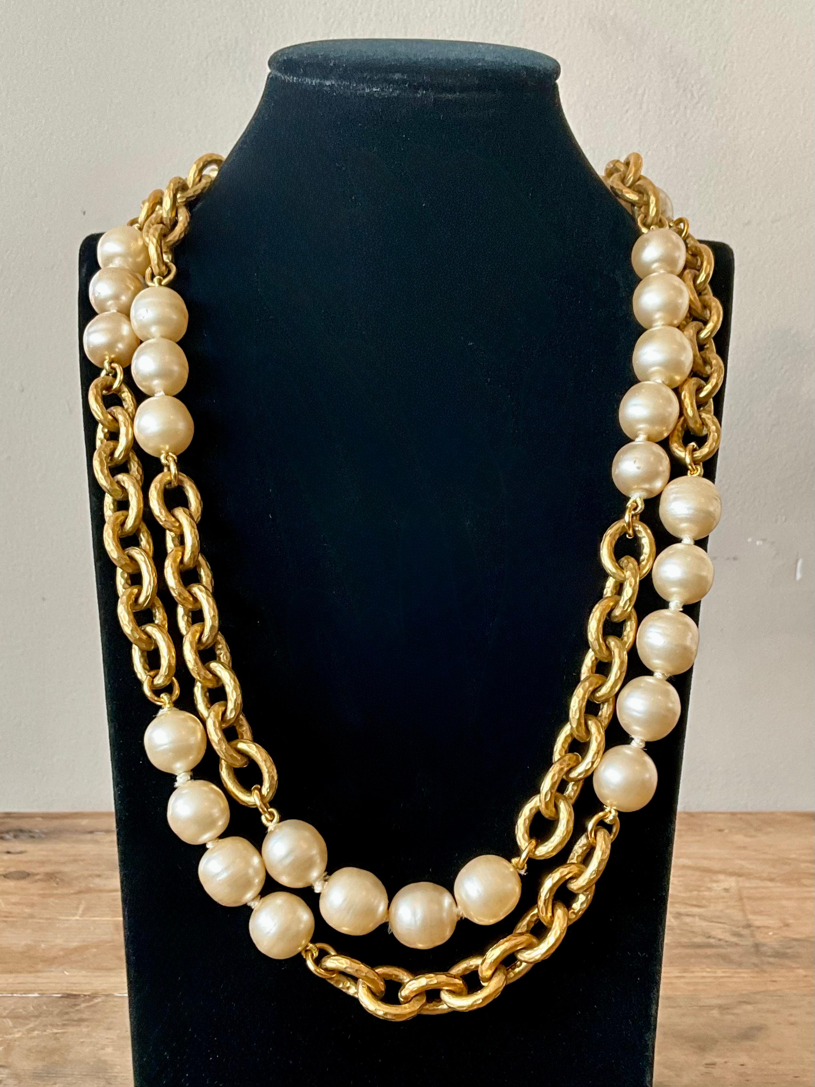 Vintage Chanel 1993 Collana a catena con perle finte A Link In condizioni buone in vendita a West Palm Beach, FL