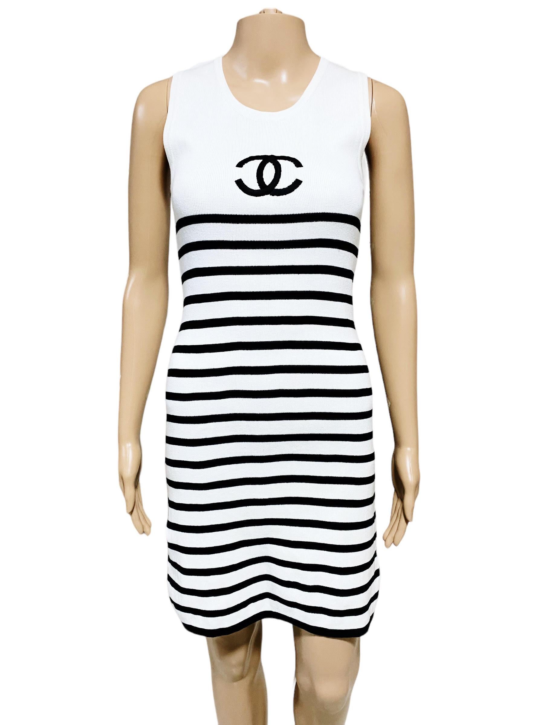 Vintage Chanel 1994 - CC knitted Striped Runway Dress In Excellent Condition For Sale In Iba, PH