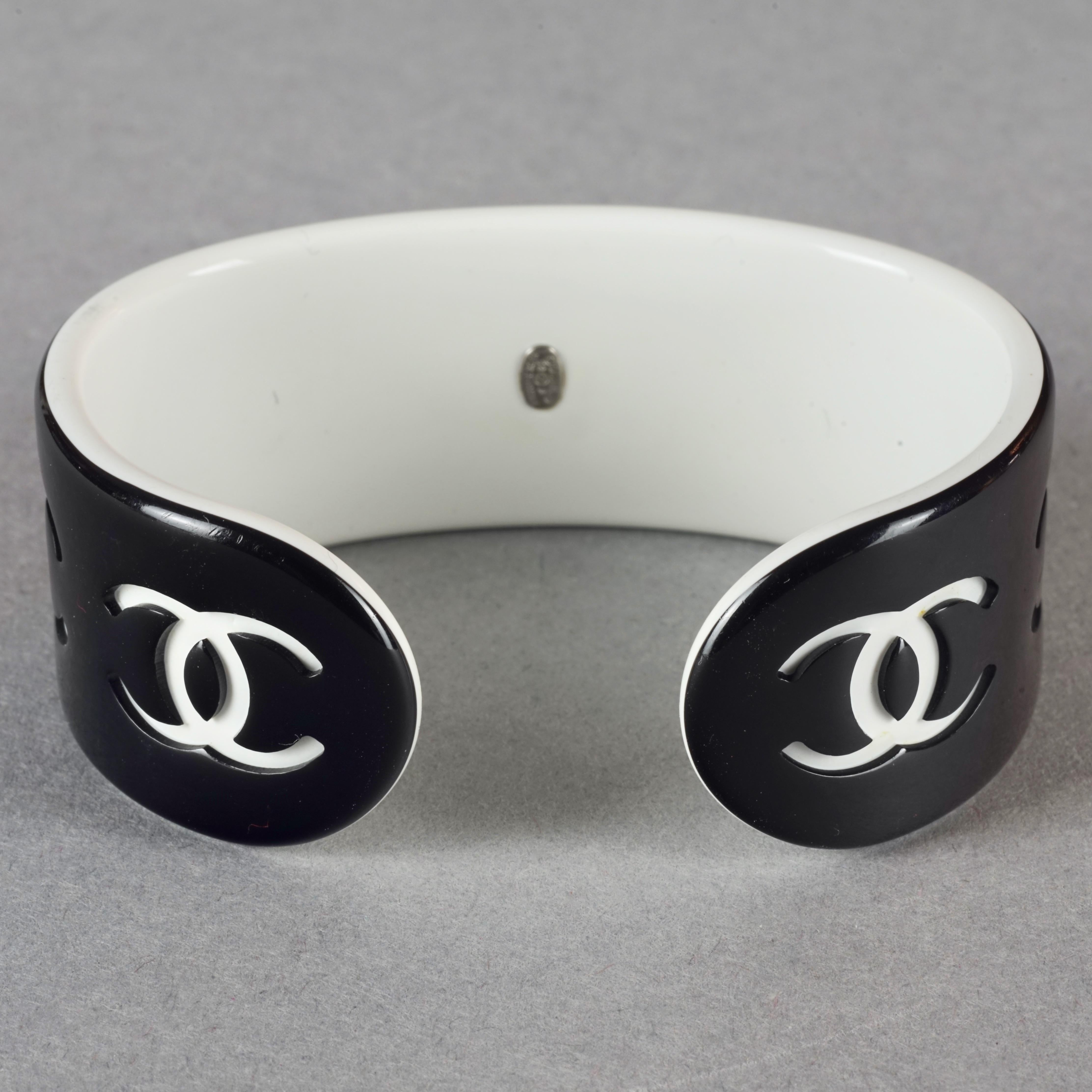 Women's Vintage CHANEL 2002 Black and White CC Logo Perspex Cuff Bracelet For Sale