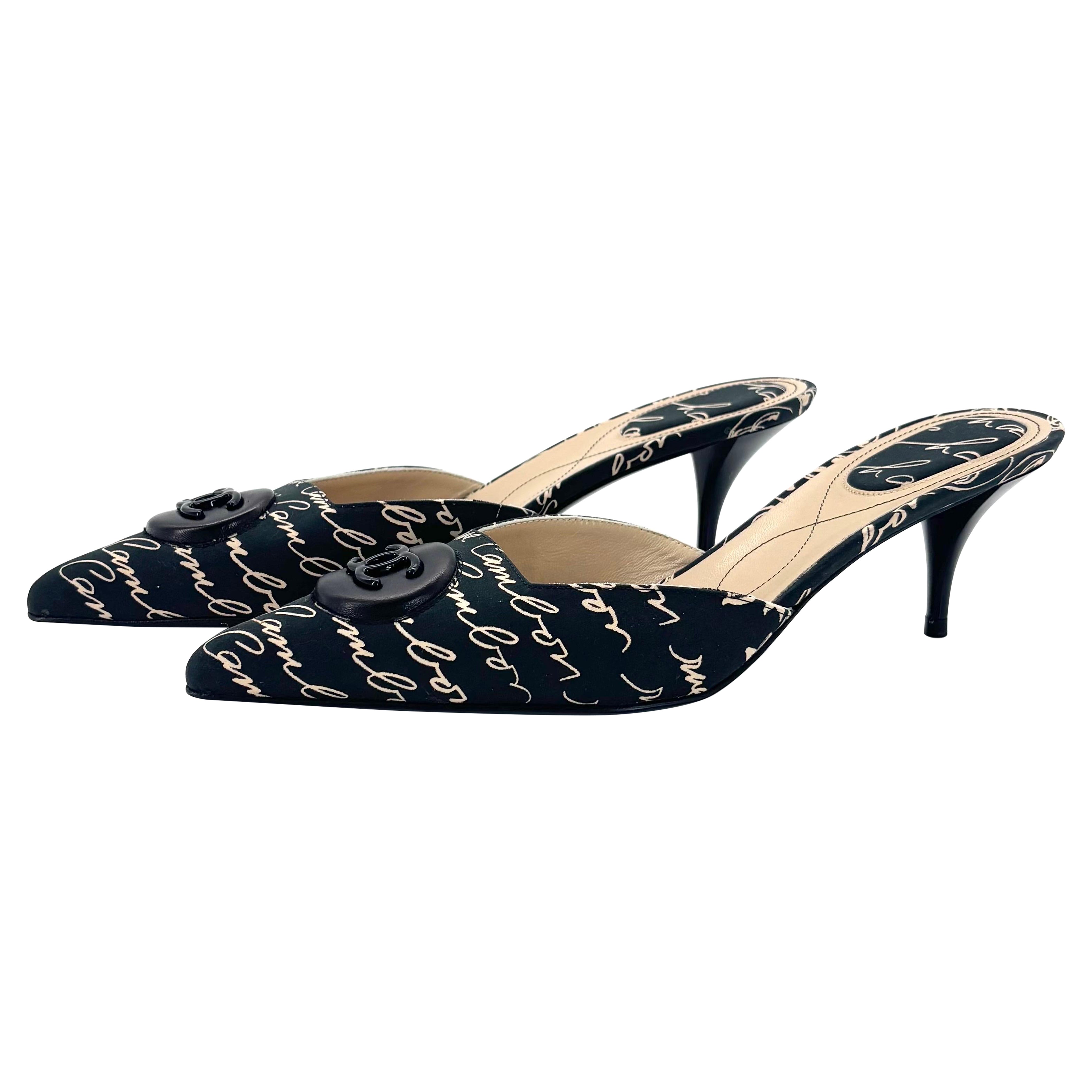 Vintage Chanel 2006 Cruise Script CC Logo Pointed Toe Kitten Heel Mules 38 in vendita