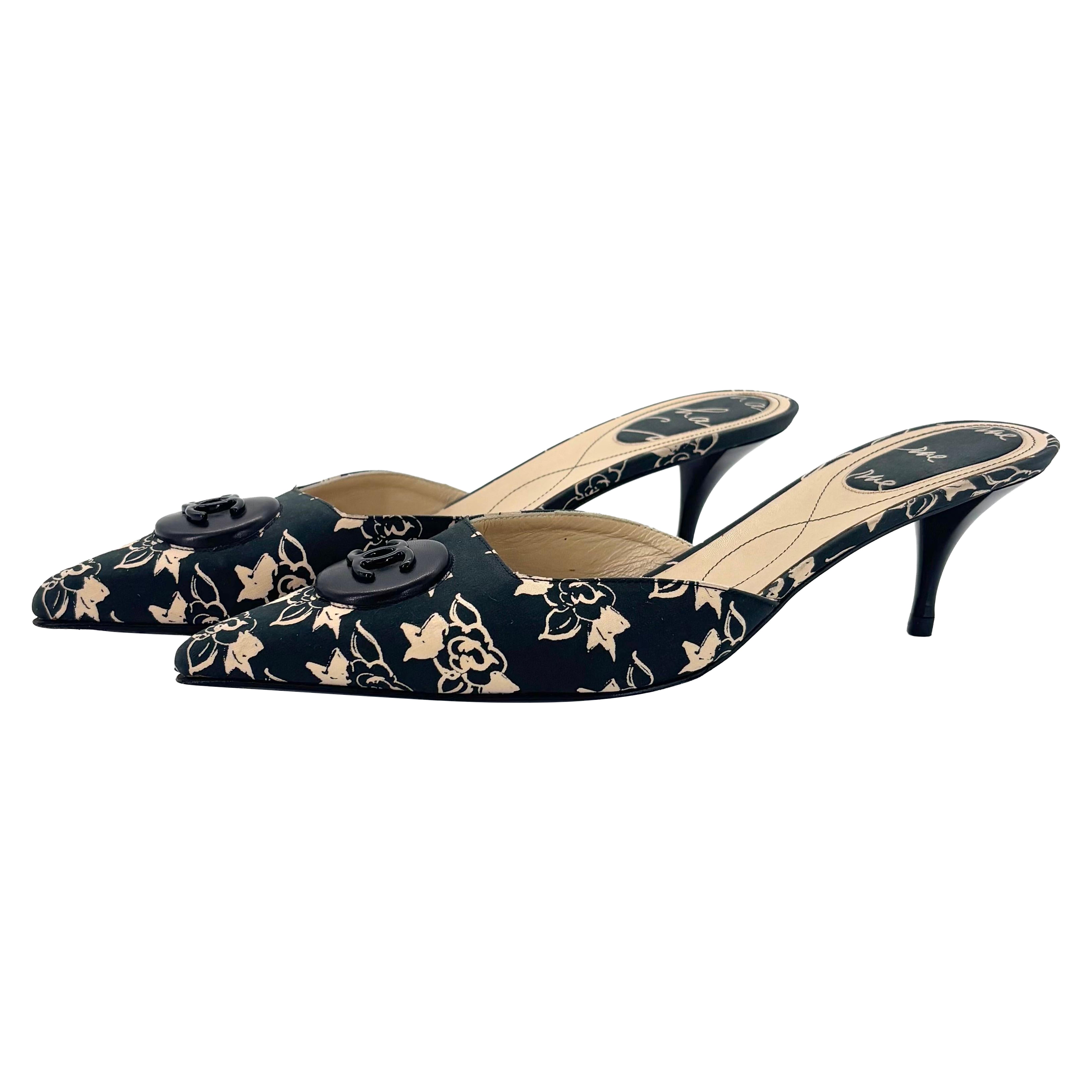 Vintage Chanel 2006 Script Floral CC Logo Kitten Heel Pointed Toe Mules 39.5