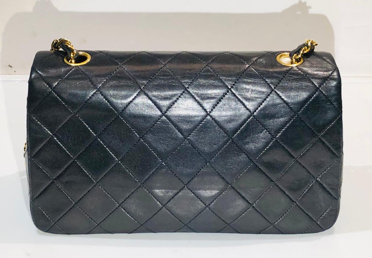 Vintage Chanel 23cm Black Quilted Lambskin “CC” Turnlock Full Flap Shoulder Bag  In Excellent Condition For Sale In Sheung Wan, HK