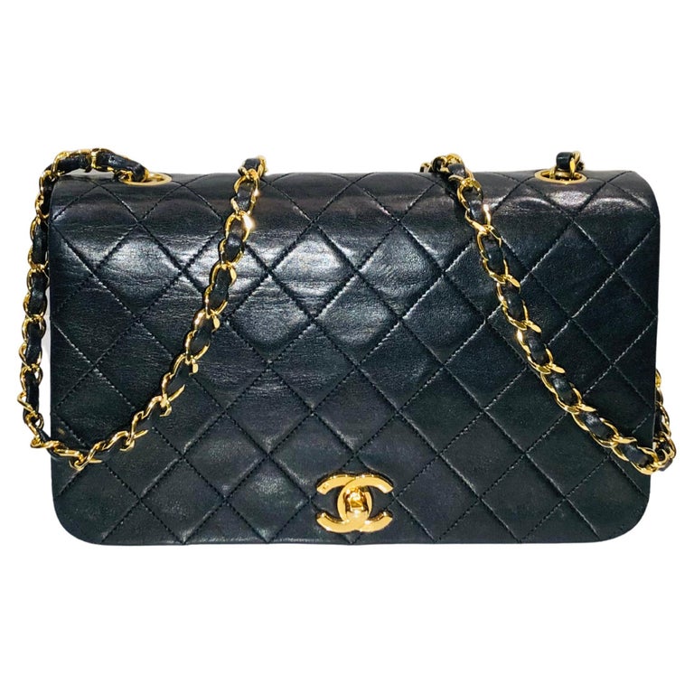 Vintage Chanel 23cm Black Quilted Lambskin “CC” Turnlock Full Flap Shoulder Bag  For Sale