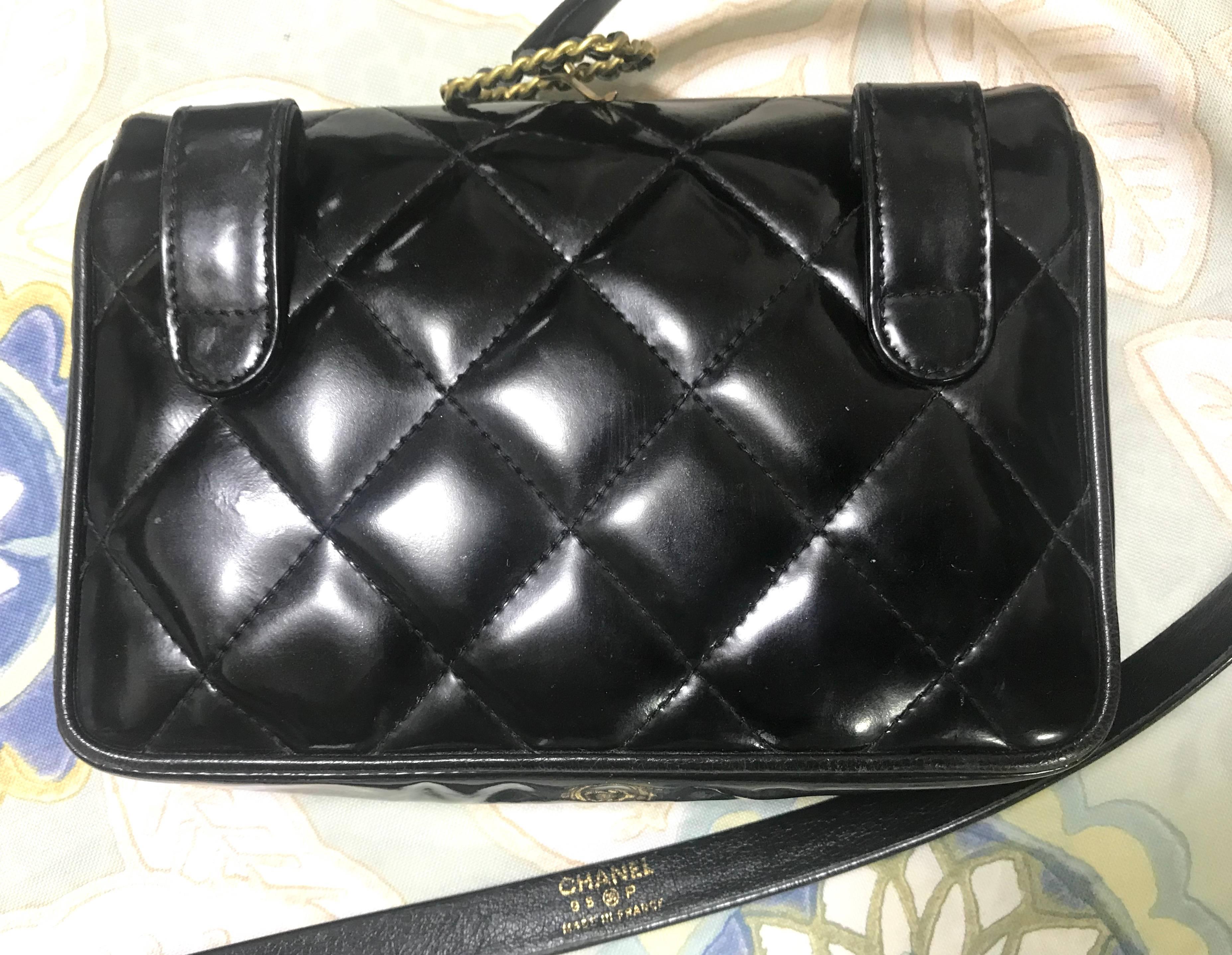 Women's Chanel Vintage 2.55 black patent enamel fanny pack with chain buckle skinny belt