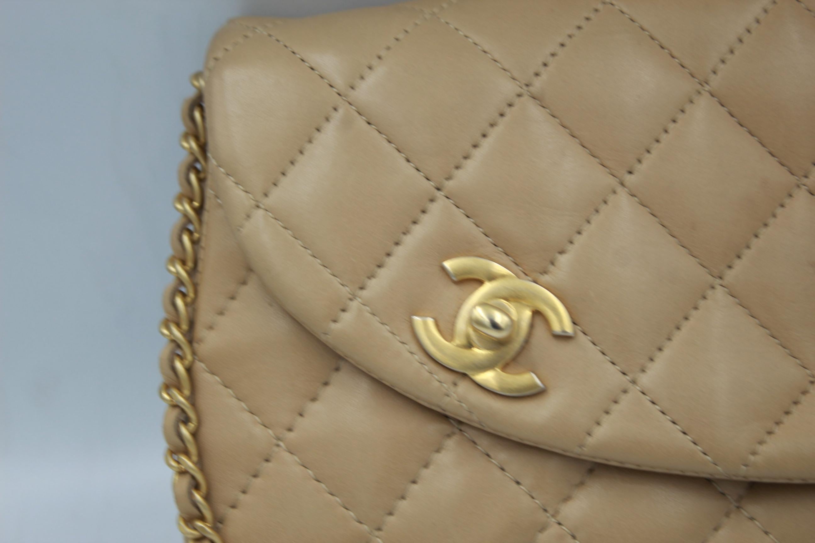 Vintage Chanel 3 Clasps Beige Lambskin Leather Shoulde Bag In Good Condition In Paris, FR