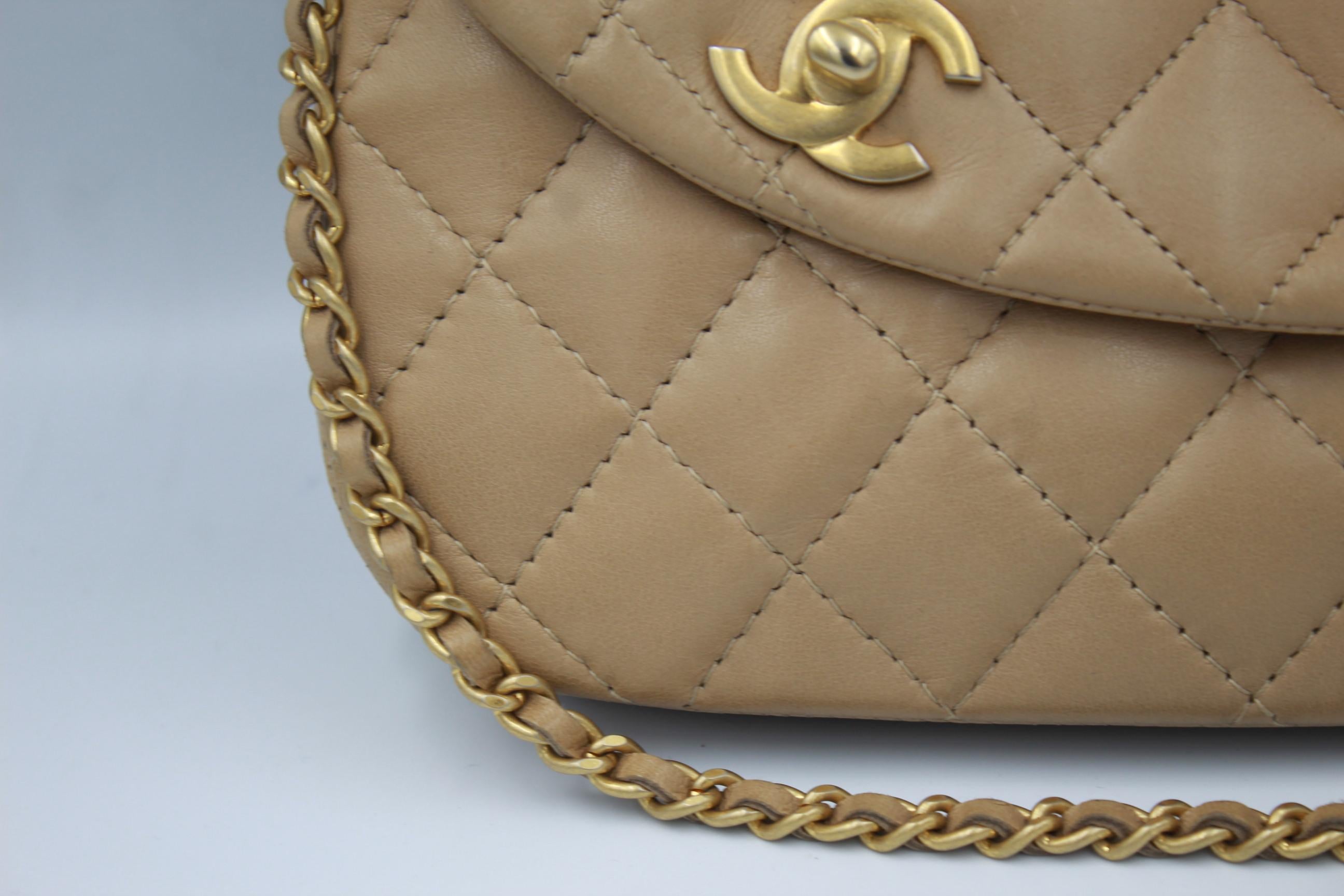 Women's Vintage Chanel 3 Clasps Beige Lambskin Leather Shoulde Bag