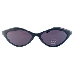 Vintage Chanel 5001 Schwarze Vintage-Sonnenbrille mit schlanken Katzenaugen 2000er Made In Italy Y2K