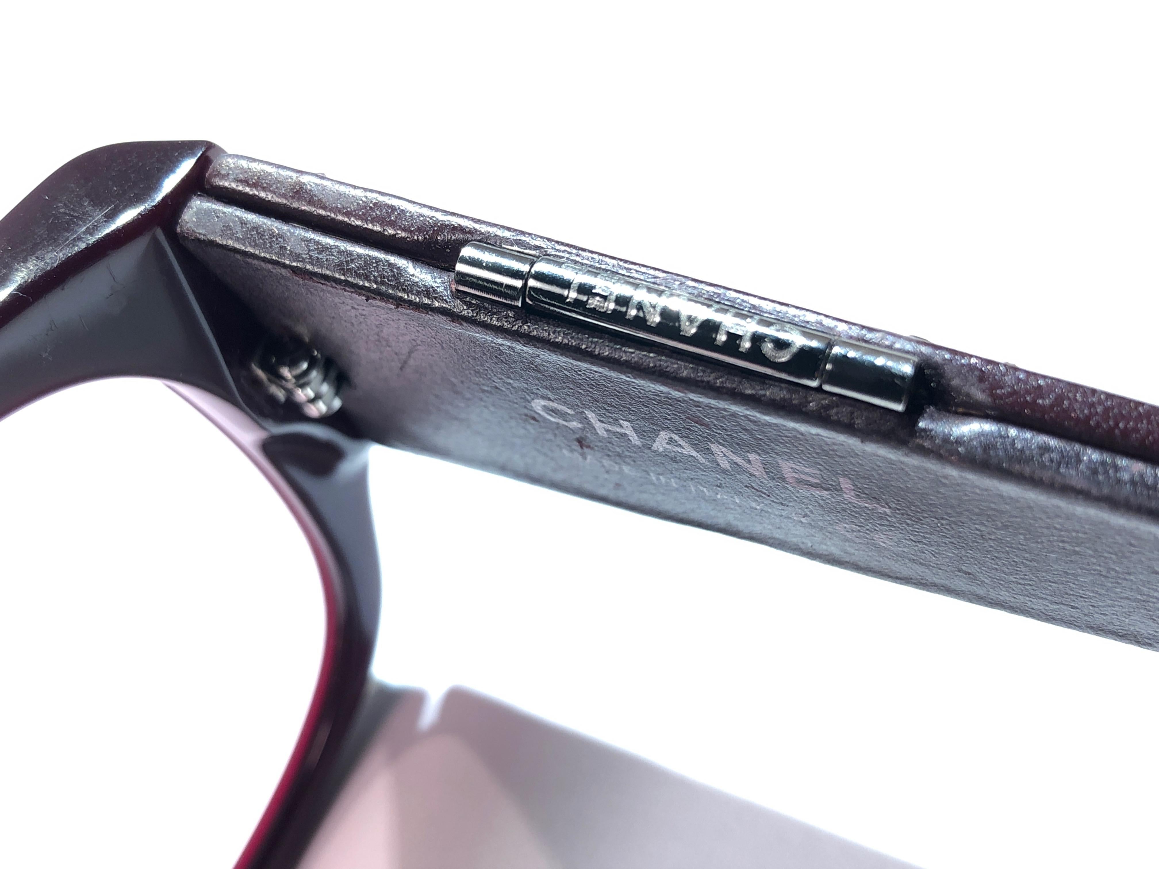 Vintage Chanel 5202 Burgund Hidden Mirror Gesteppte Sonnenbrille Made in France im Angebot 4