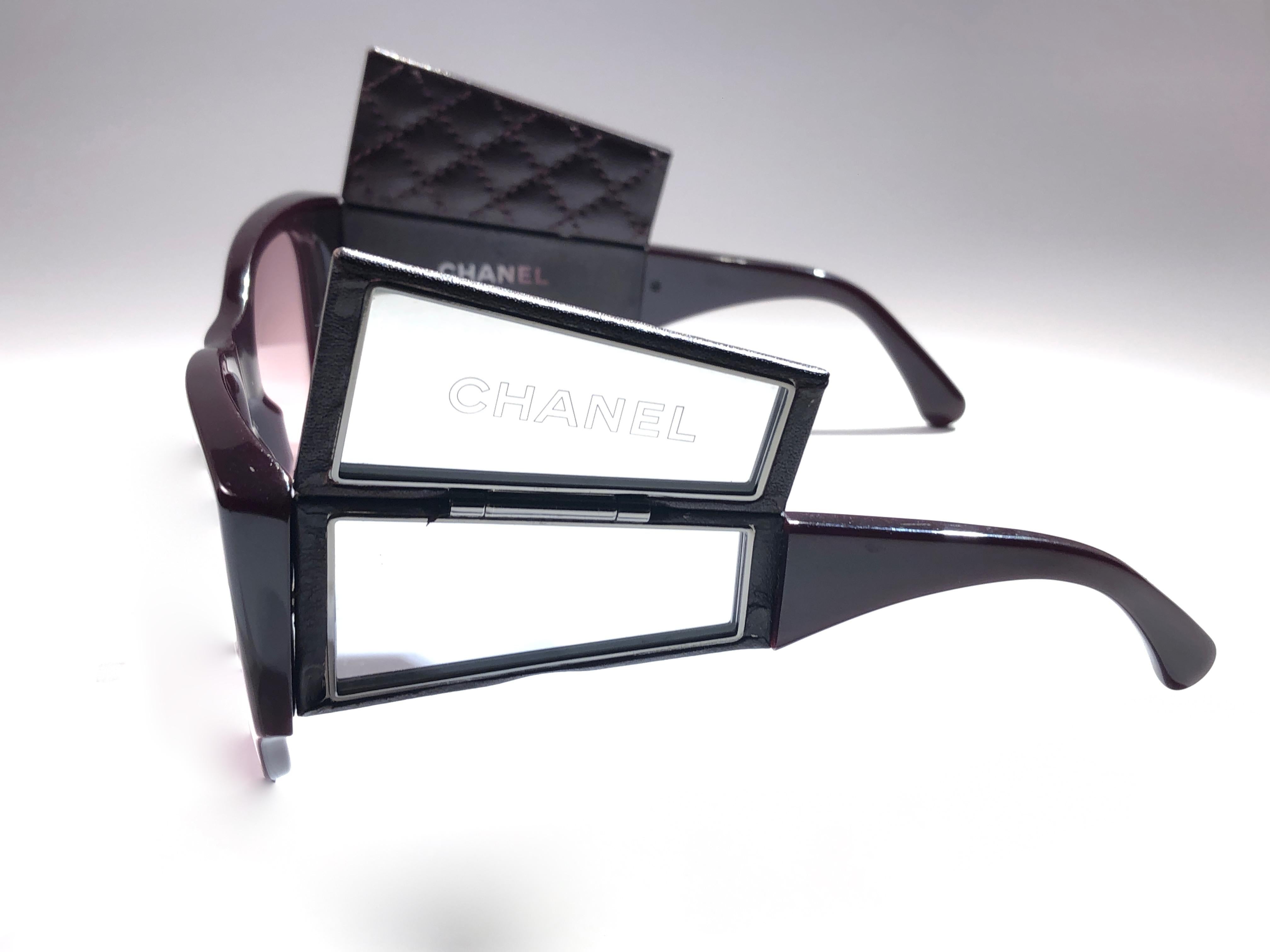 Vintage Chanel 5202 Burgund Hidden Mirror Gesteppte Sonnenbrille Made in France für Damen oder Herren im Angebot