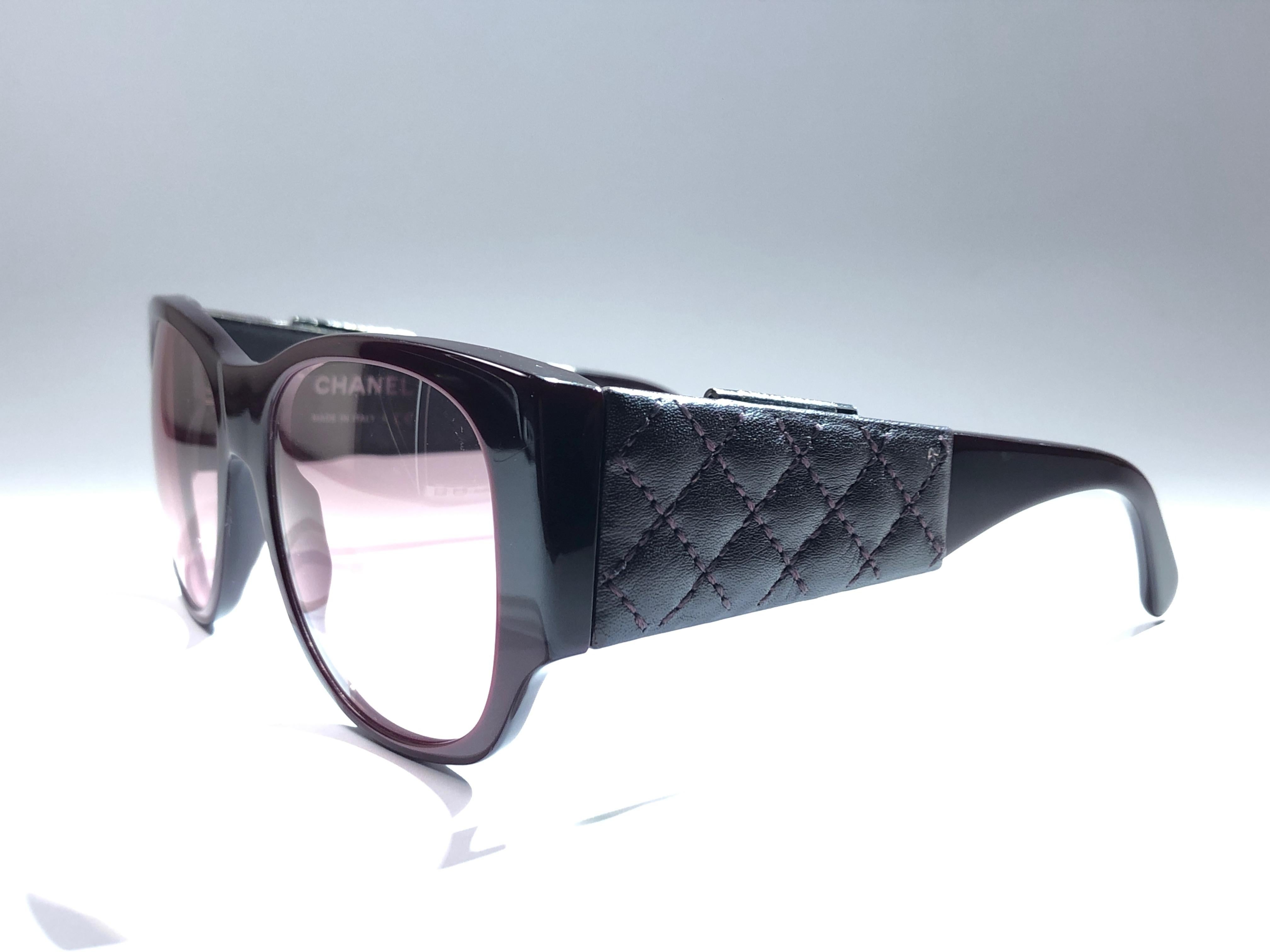 Vintage Chanel 5202 Burgund Hidden Mirror Gesteppte Sonnenbrille Made in France im Angebot 2
