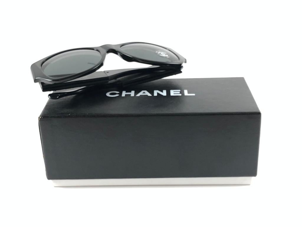 Vintage Chanel 5202 Tortoise Black Mirror Quilted Sunglasses Made In France For Sale 14