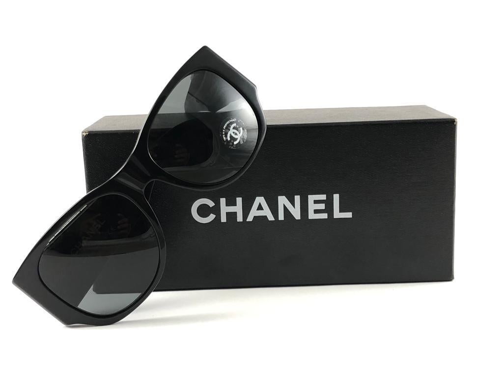 Vintage Chanel 5202 Tortoise Black Mirror Quilted Sunglasses Made In France For Sale 15