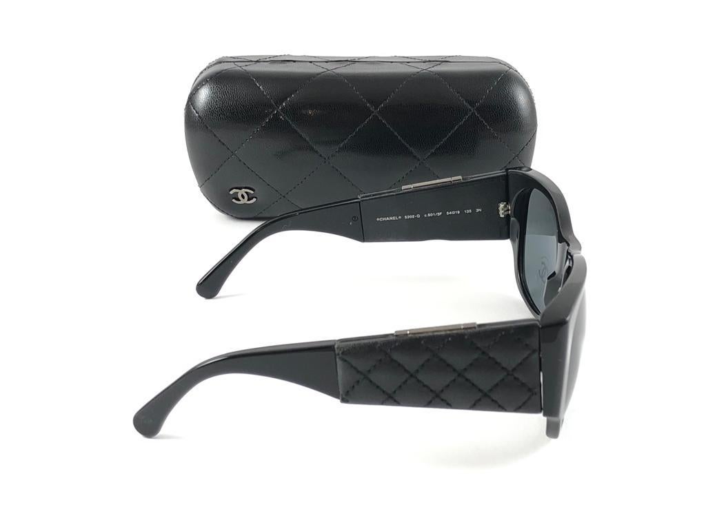 Vintage Chanel 5202 Tortoise Black Mirror Quilted Sunglasses Made In France For Sale 1