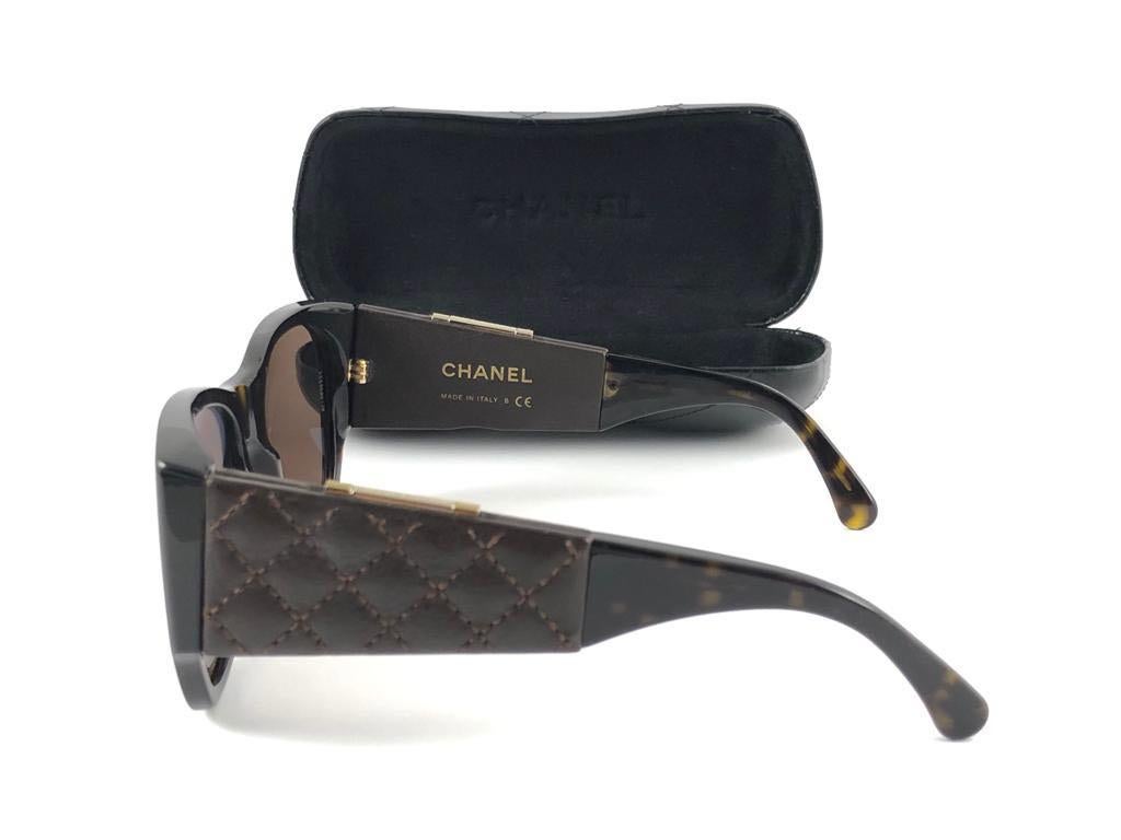 Gray Vintage Chanel 5202 Tortoise Hidden Mirror Quilted Sunglasses Made In France For Sale