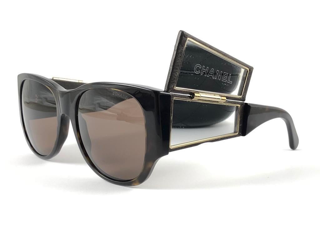 Vintage Chanel 5202 Schildpatt Hidden Mirror Gesteppte Sonnenbrille Made in France im Angebot 1