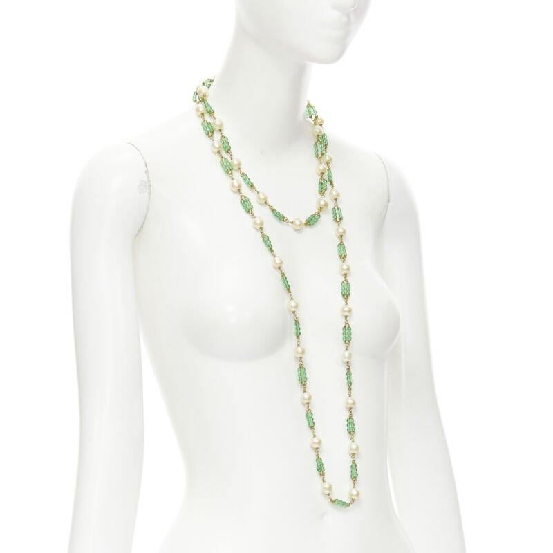 vintage CHANEL 93A green Gripoix poured glass beads faux Pearl sautoir necklace In Excellent Condition For Sale In Hong Kong, NT