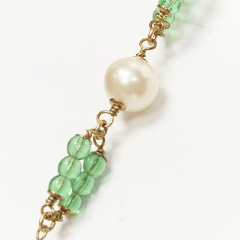 CHANEL 93A Collier sautoir vintage vert Gripoix en perles de verre coulées et fausses perles en vente 2