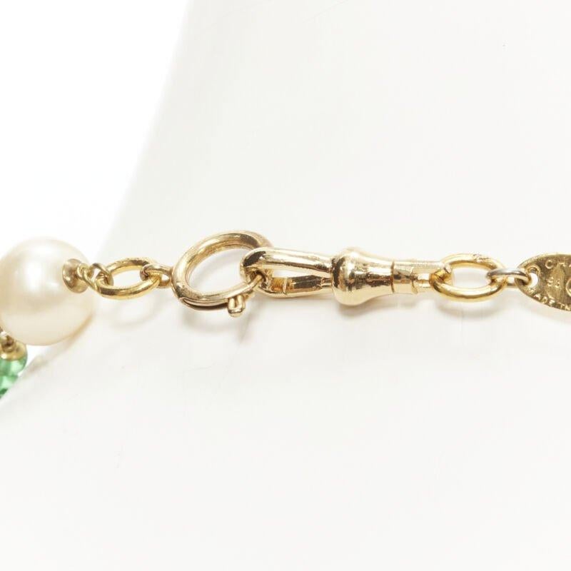 CHANEL 93A Collier sautoir vintage vert Gripoix en perles de verre coulées et fausses perles en vente 4