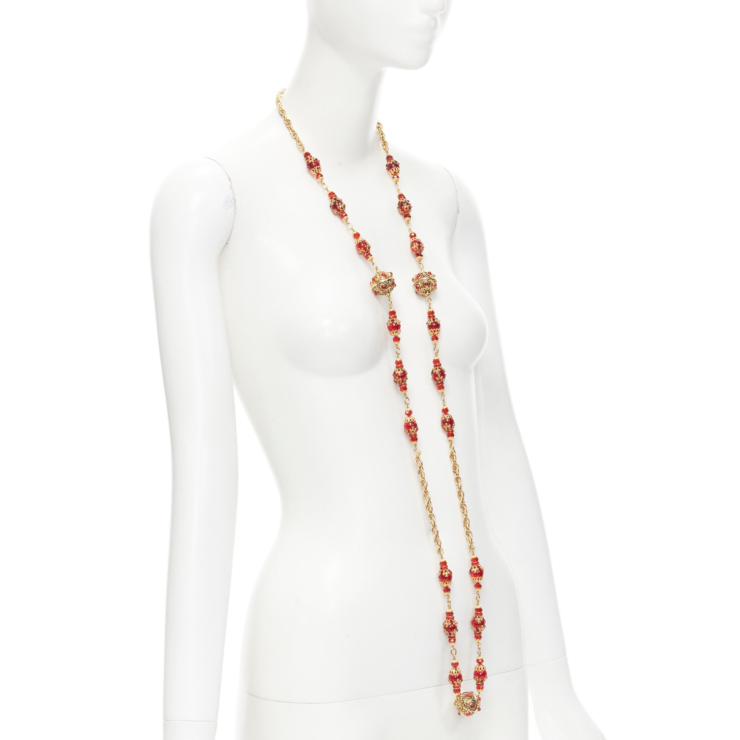 vintage CHANEL 93P red Gripoix Byzantine ball gold-tone sautoir necklace rare In Excellent Condition In Hong Kong, NT