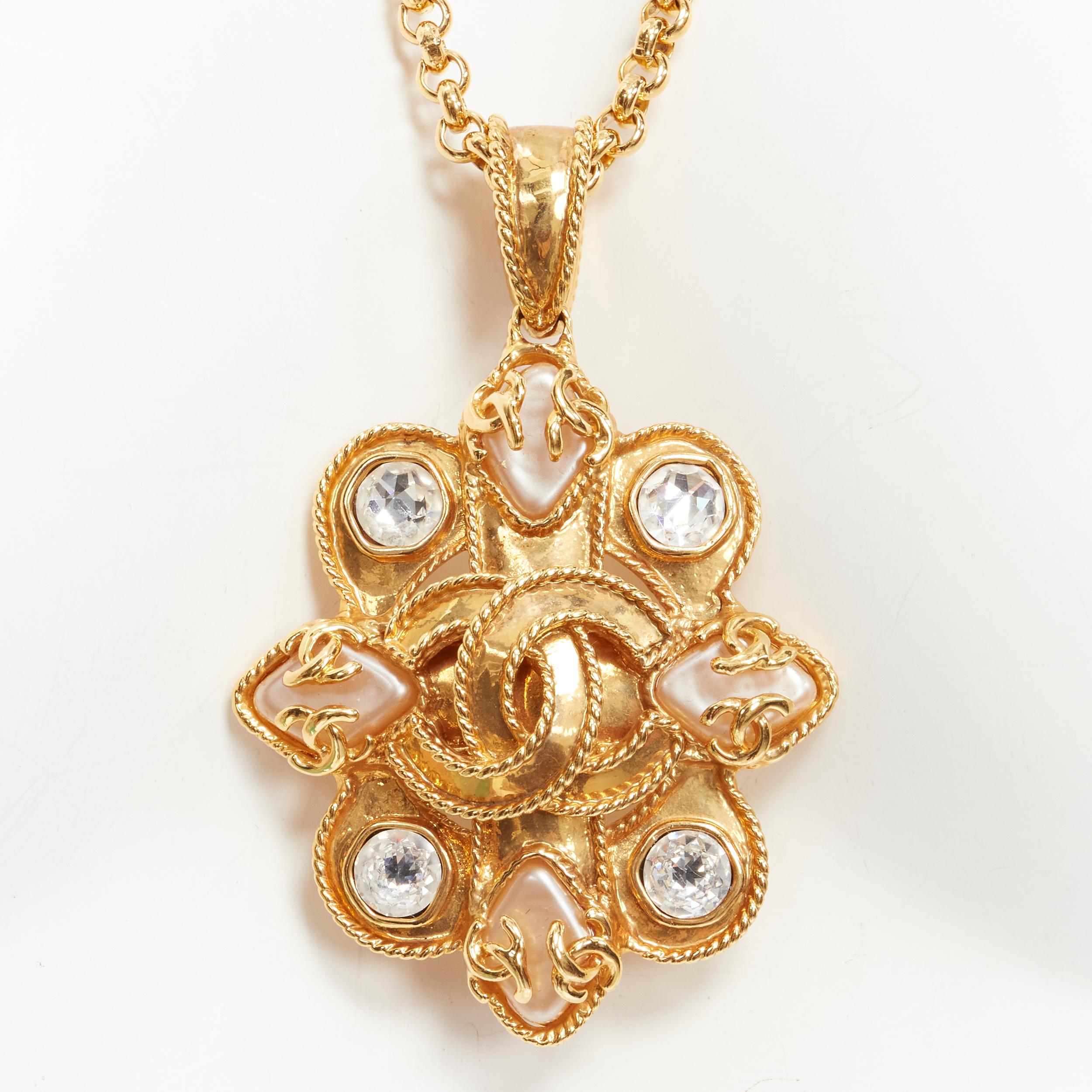 vintage CHANEL 95A crystal pearl CC pendant short chain necklace 
Reference: ZING/A00145 
Brand: Chanel 
Designer: Karl Lagerfeld 
Collection: 95A 
Material: Metal 
Color: Gold 
Pattern: Solid 
Closure: Lobster 
Extra Detail: Crystal and pearl