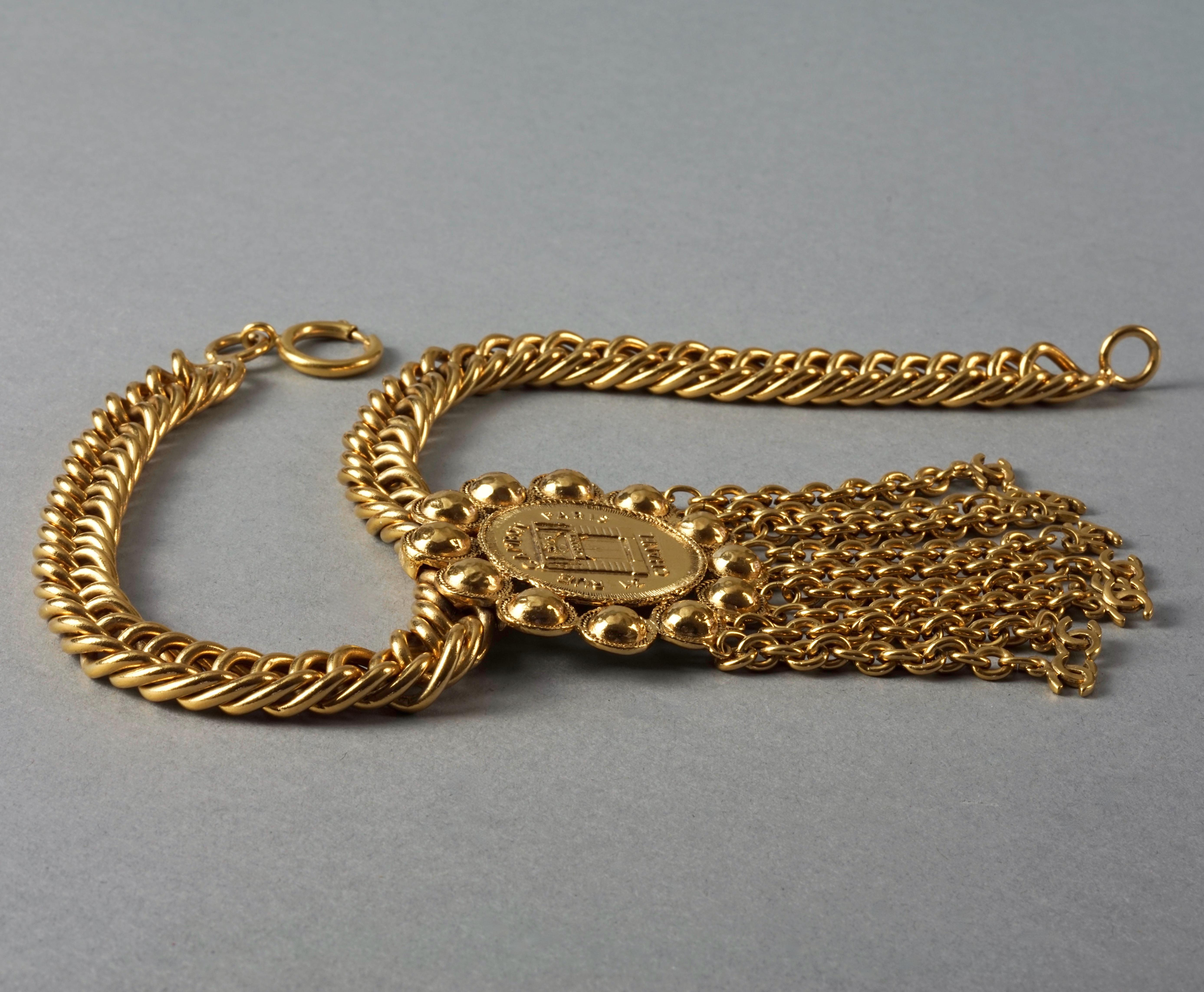 Vintage CHANEL Address Medallion Chain Fringe CC Logo Choker Necklace In Excellent Condition For Sale In Kingersheim, Alsace