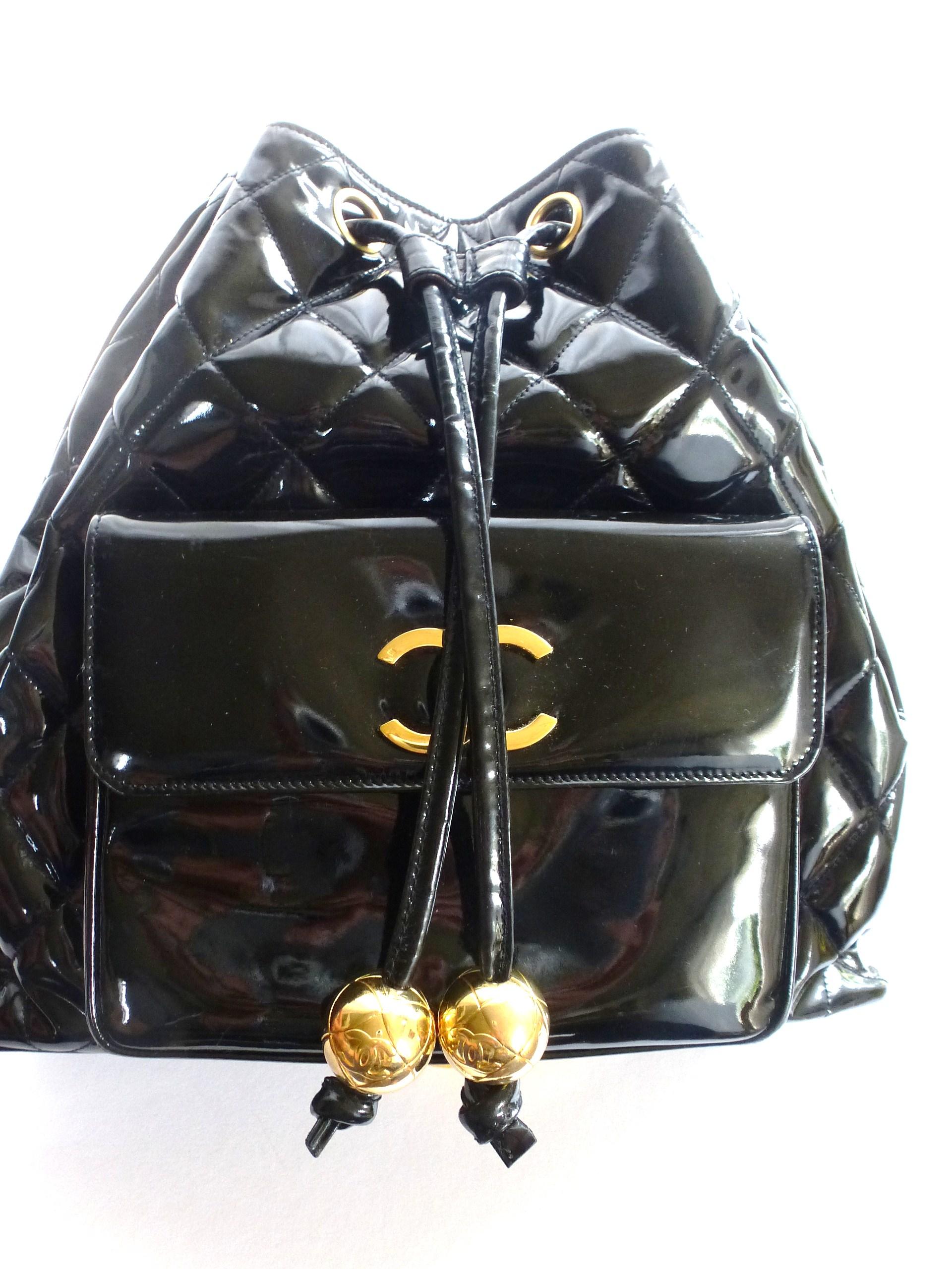 Vintage Chanel backpack black quiltet patent leather, 1990, France In Good Condition For Sale In Stuttgart, DE